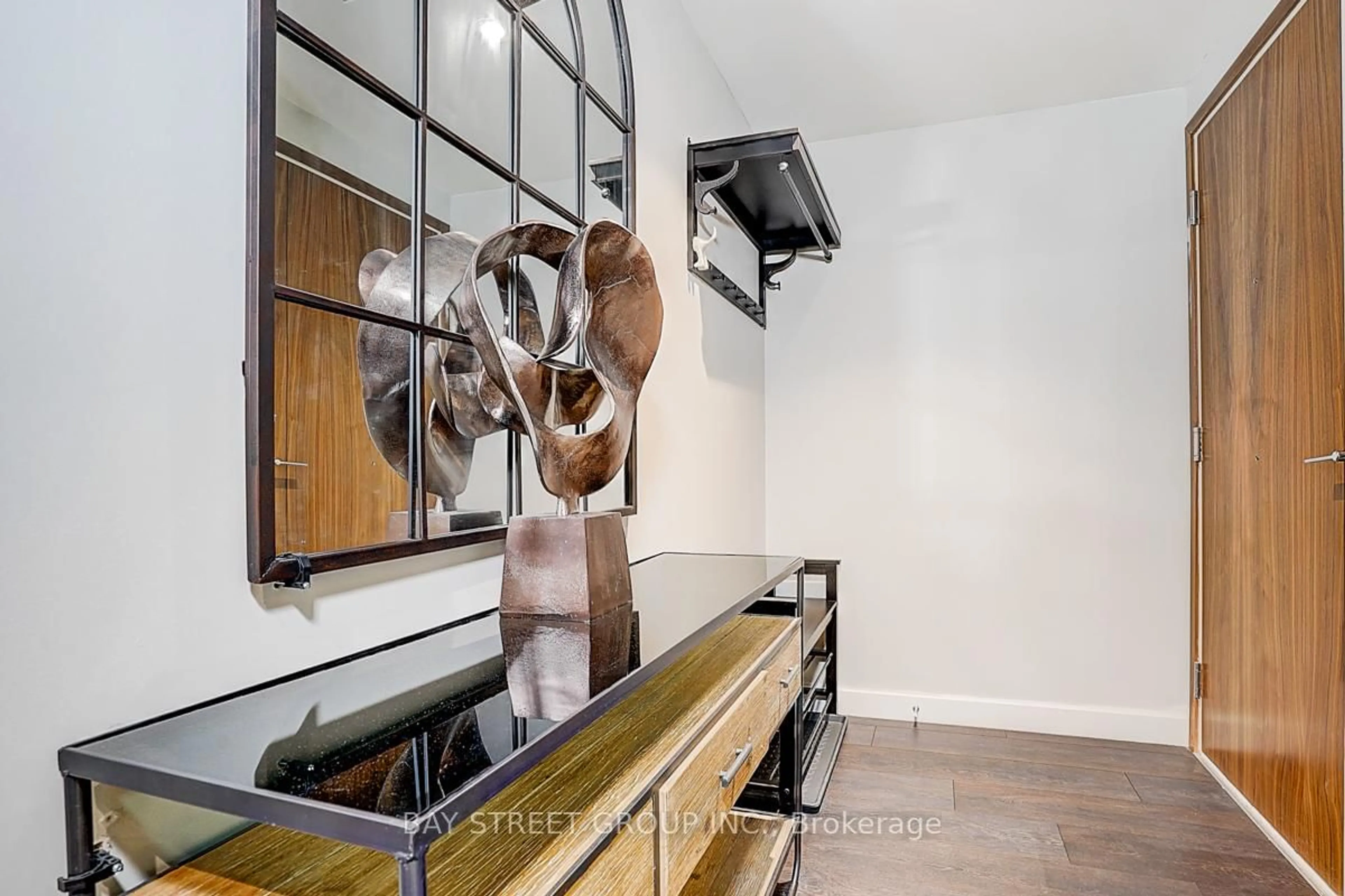 Indoor entryway for 95 Mcmahon Dr #2512, Toronto Ontario M2K 0H2