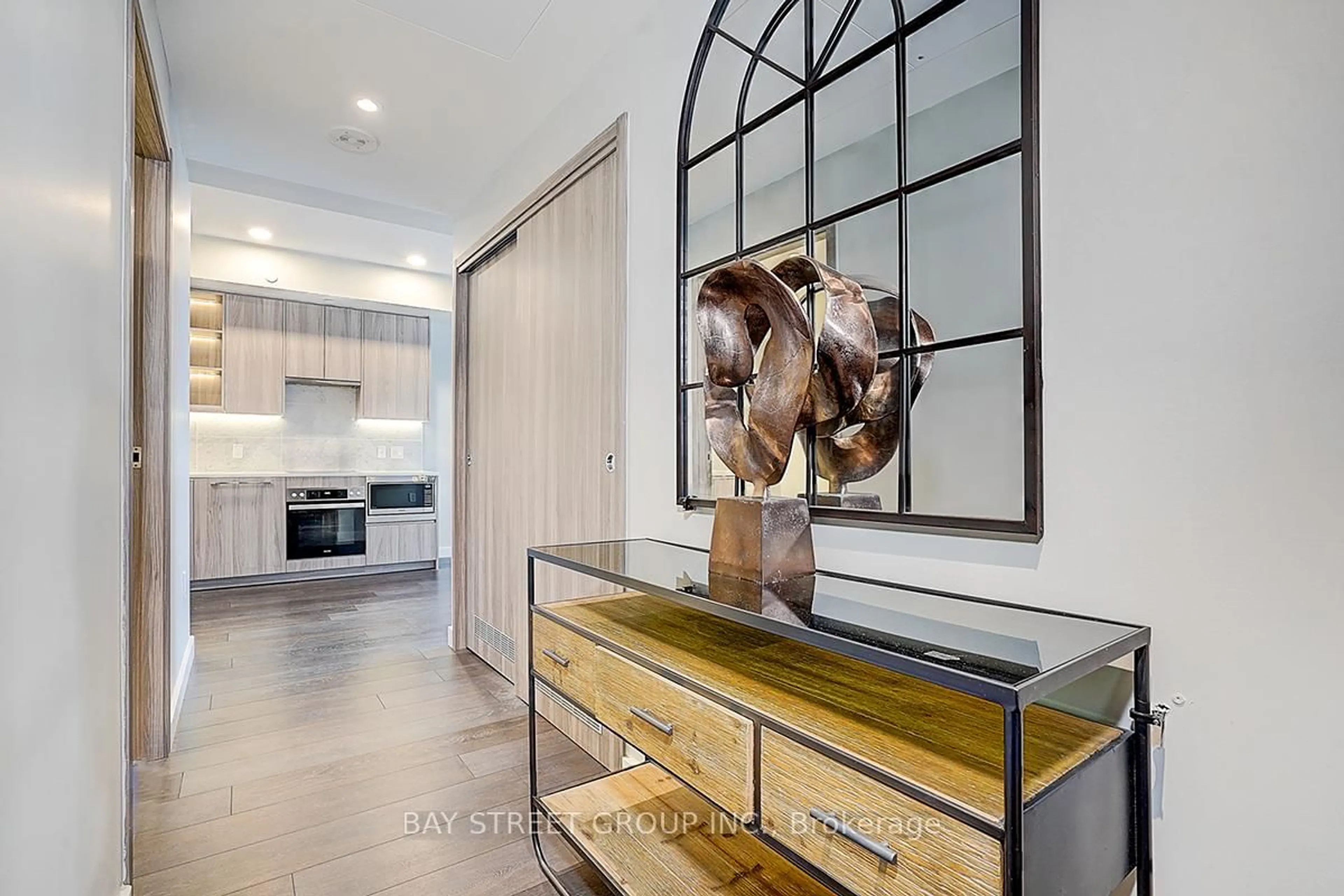 Indoor entryway for 95 Mcmahon Dr #2512, Toronto Ontario M2K 0H2