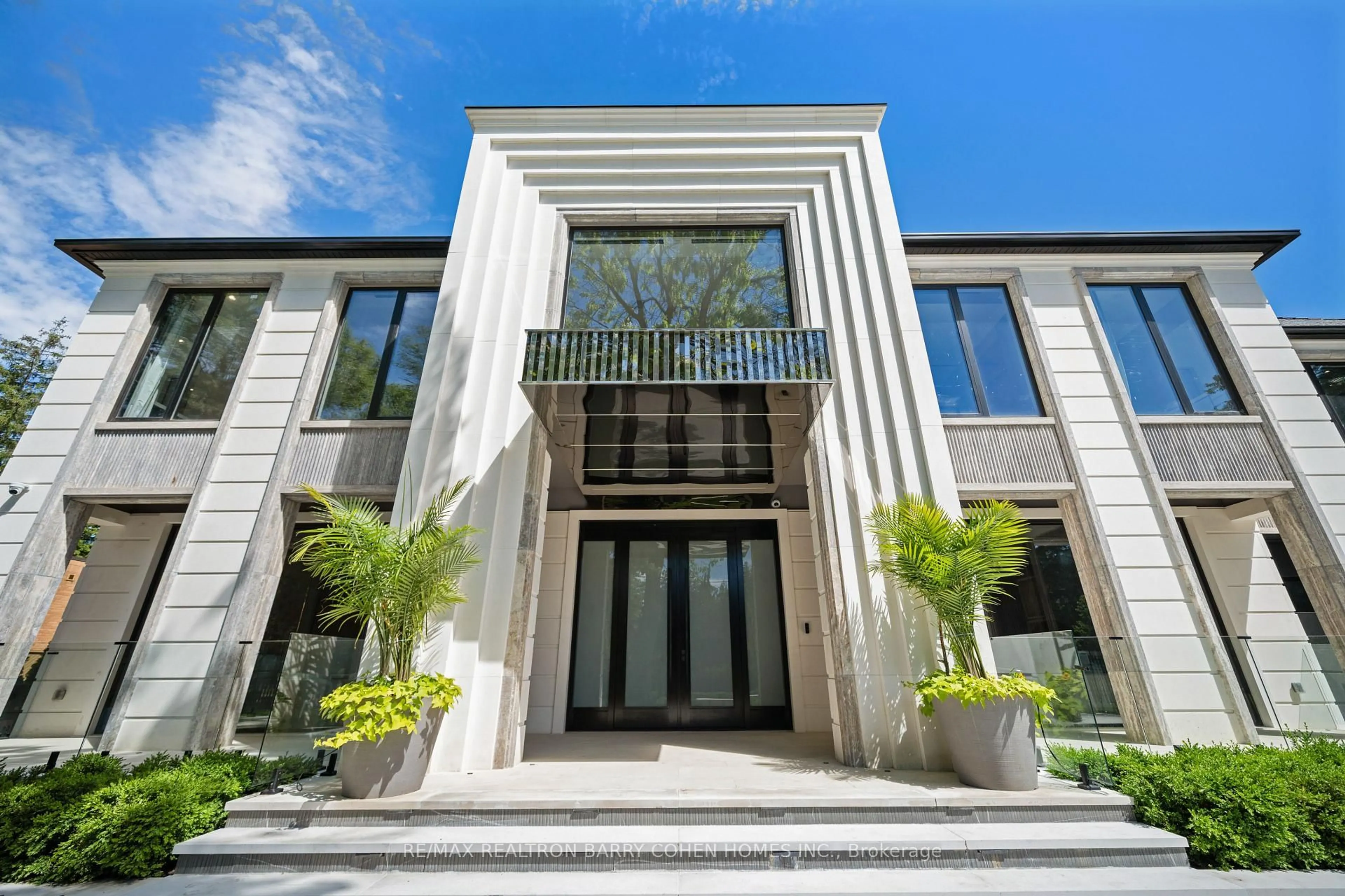 Indoor foyer for 68 Old Colony Rd, Toronto Ontario M2L 2K1