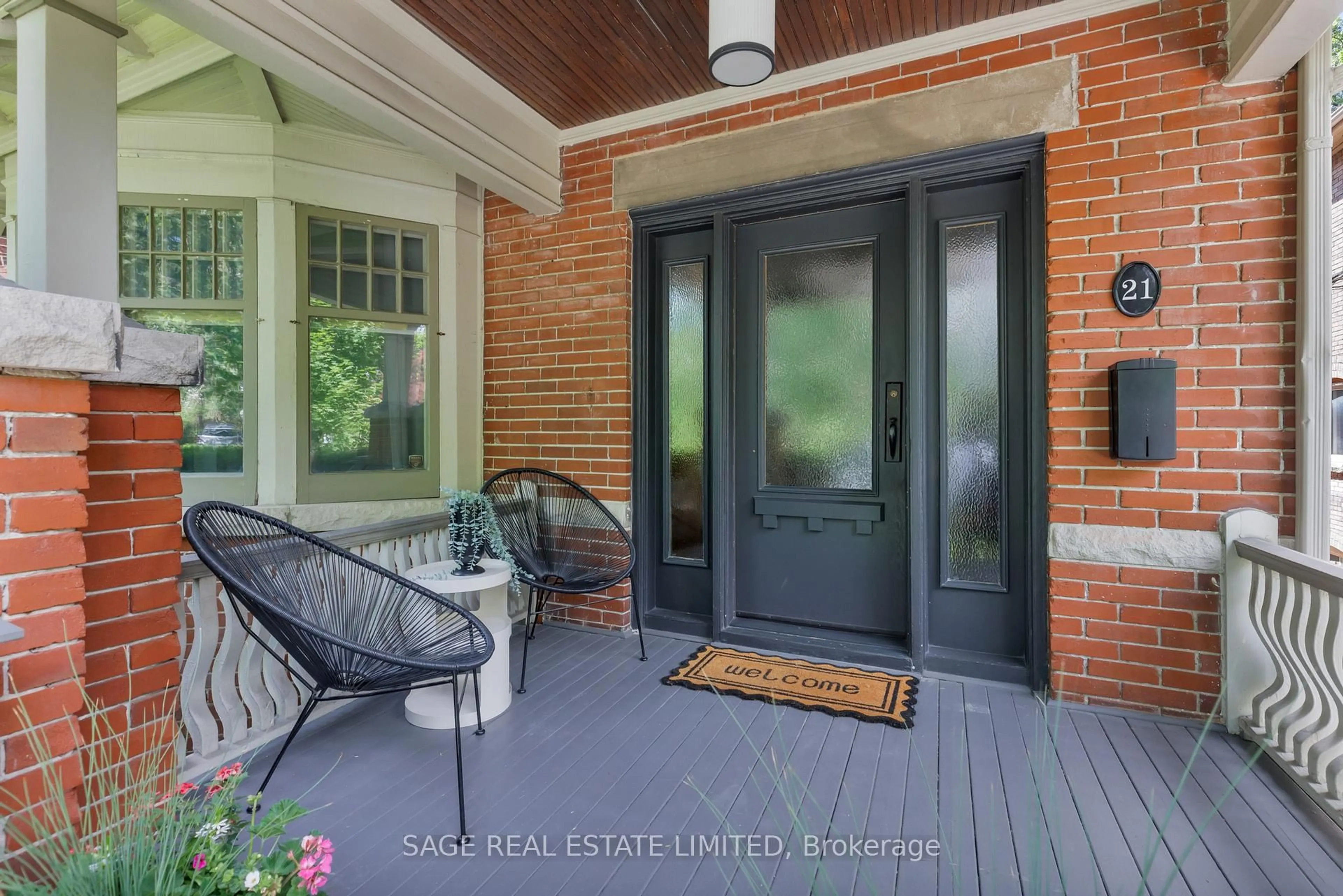 Indoor entryway for 21 Biggar Ave, Toronto Ontario M6H 2N5