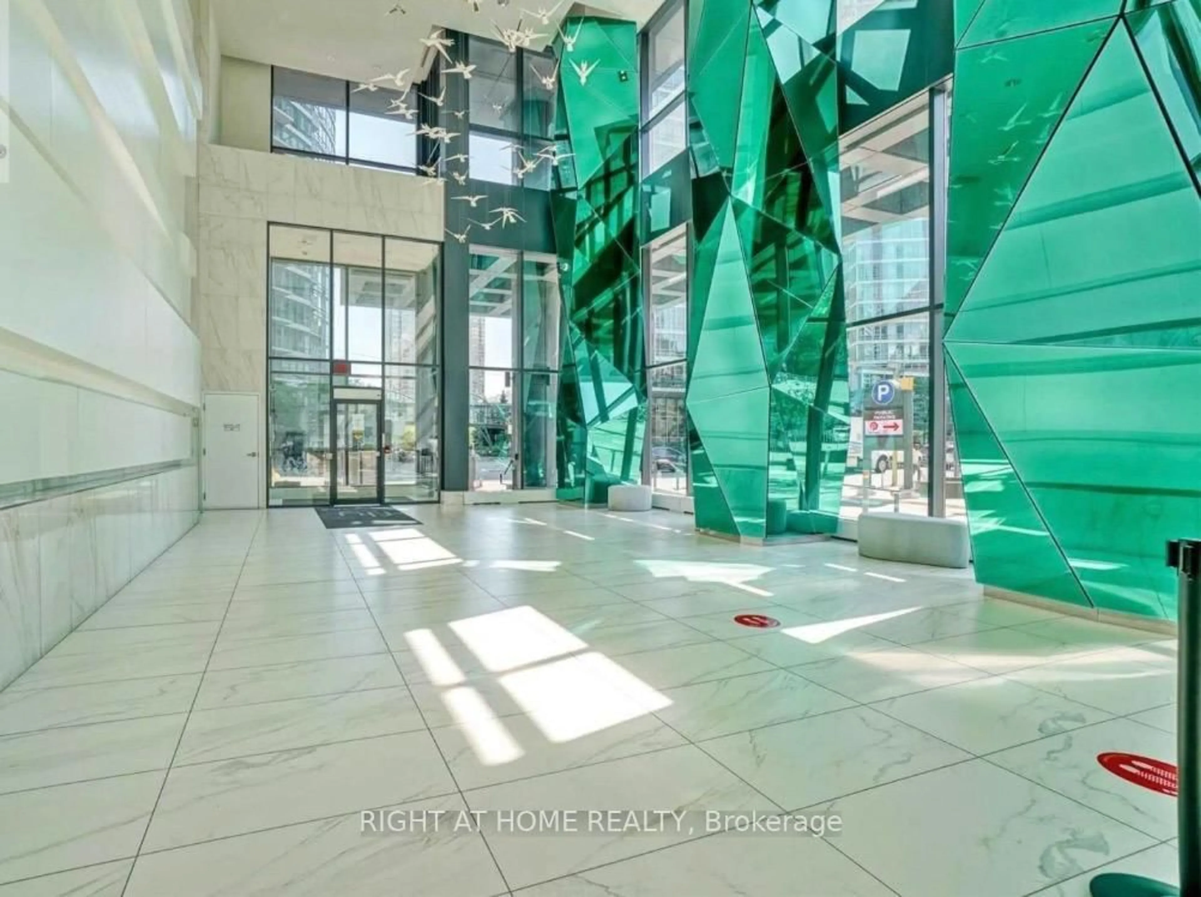 Indoor foyer for 352 Front St #1918, Toronto Ontario M5V 0K3