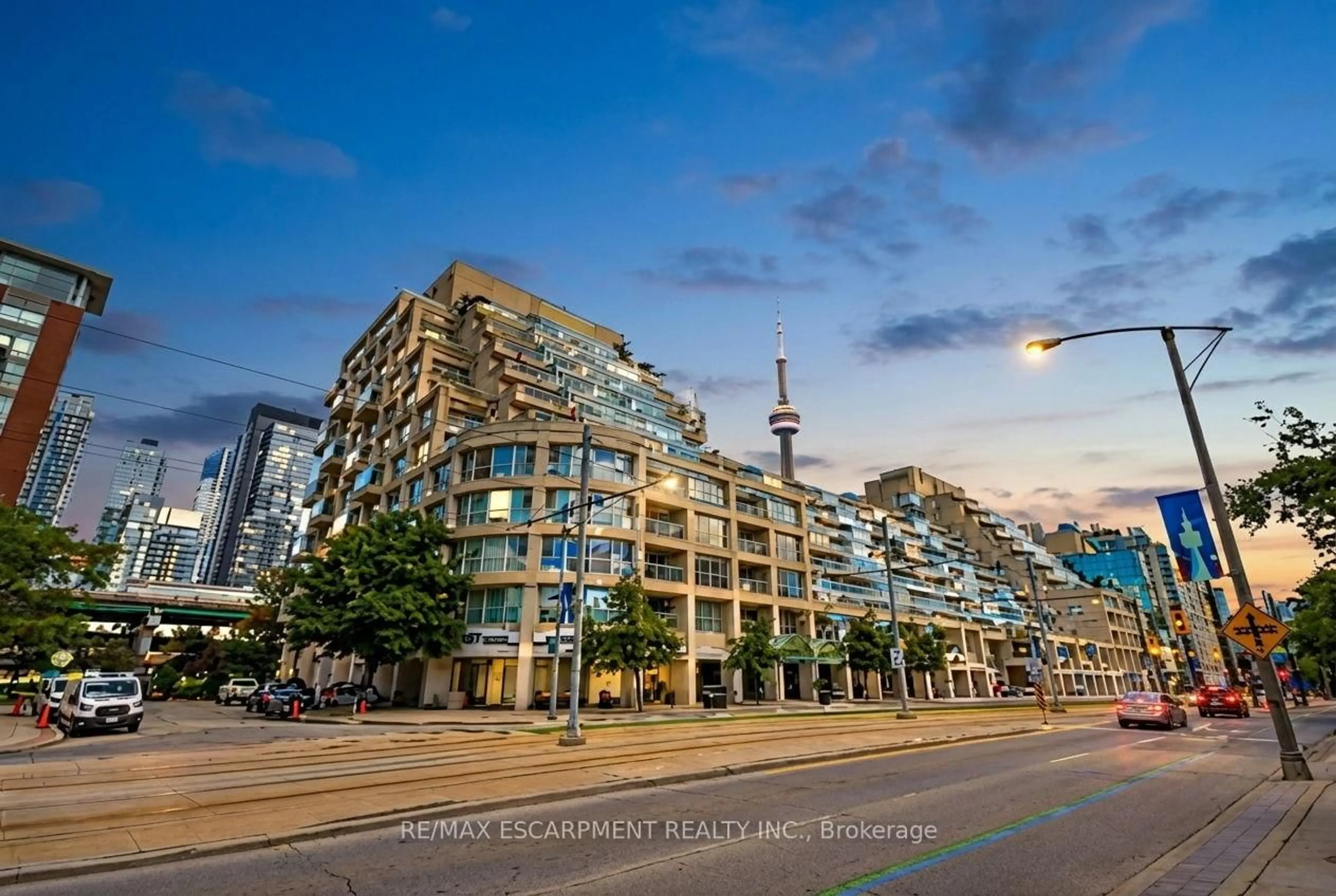 Blurry image for 460 Queens Quay Way #803E, Toronto Ontario M5V 2Y5