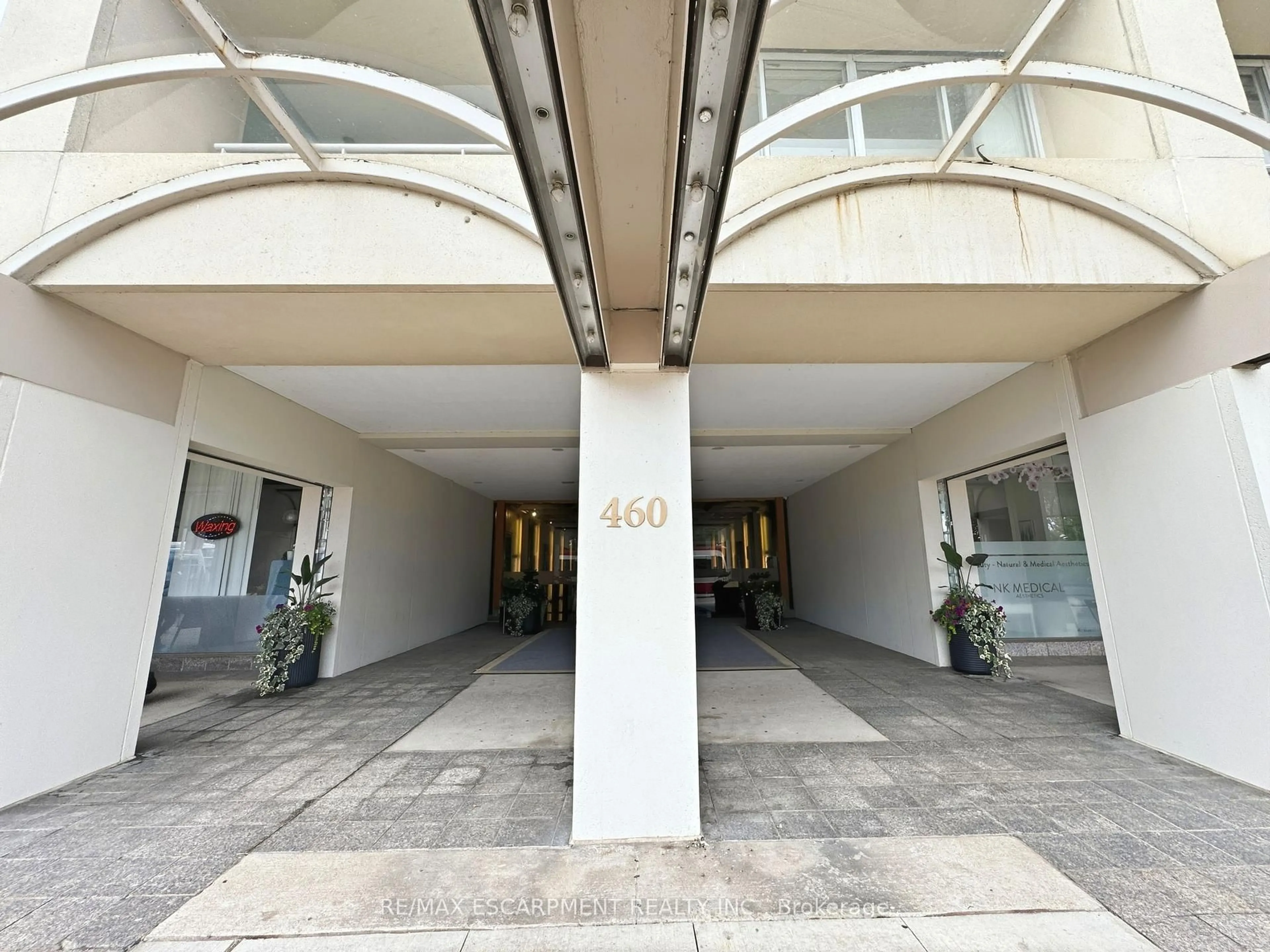Indoor foyer for 460 Queens Quay Way #803E, Toronto Ontario M5V 2Y5
