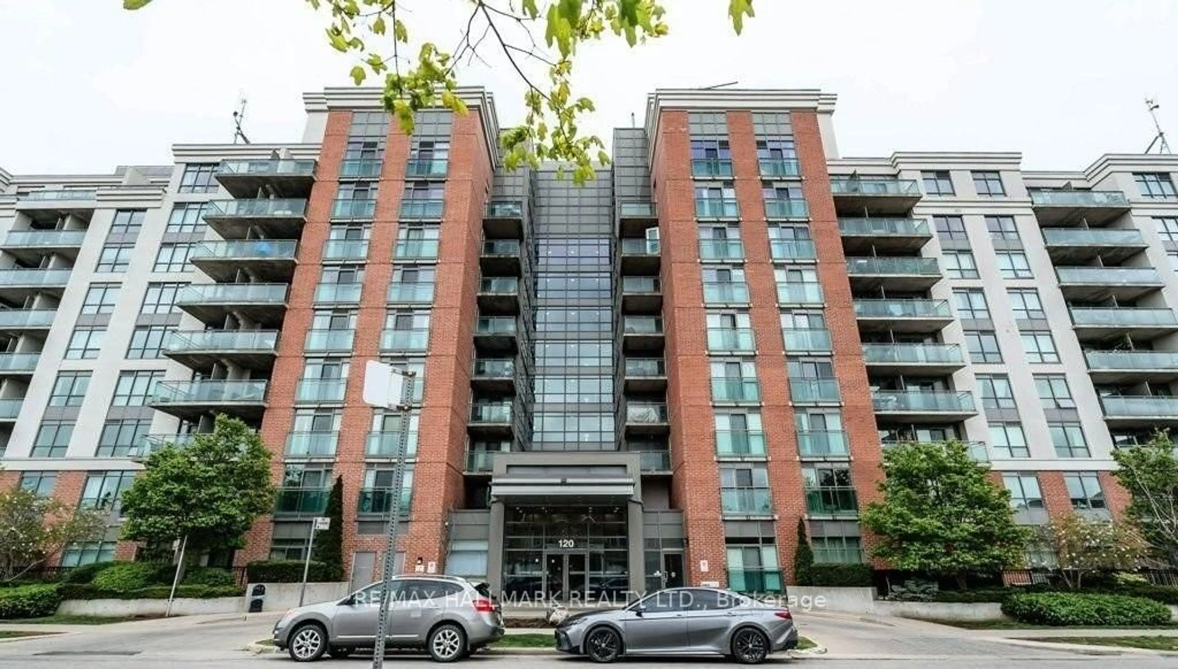 Indoor foyer for 120 Dallimore Circ #417, Toronto Ontario M3C 4J1