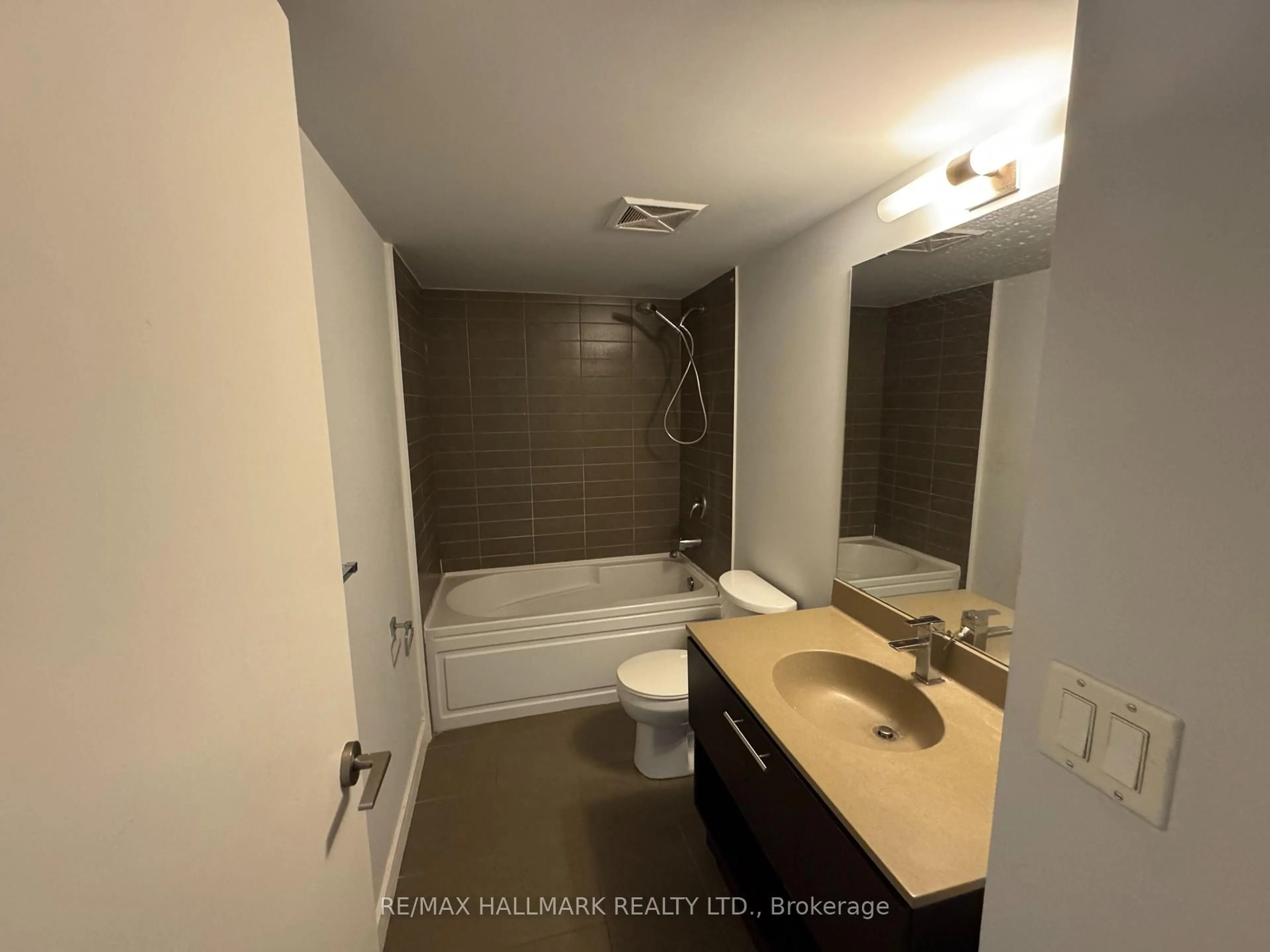 Standard bathroom, unknown for 120 Dallimore Circ #417, Toronto Ontario M3C 4J1