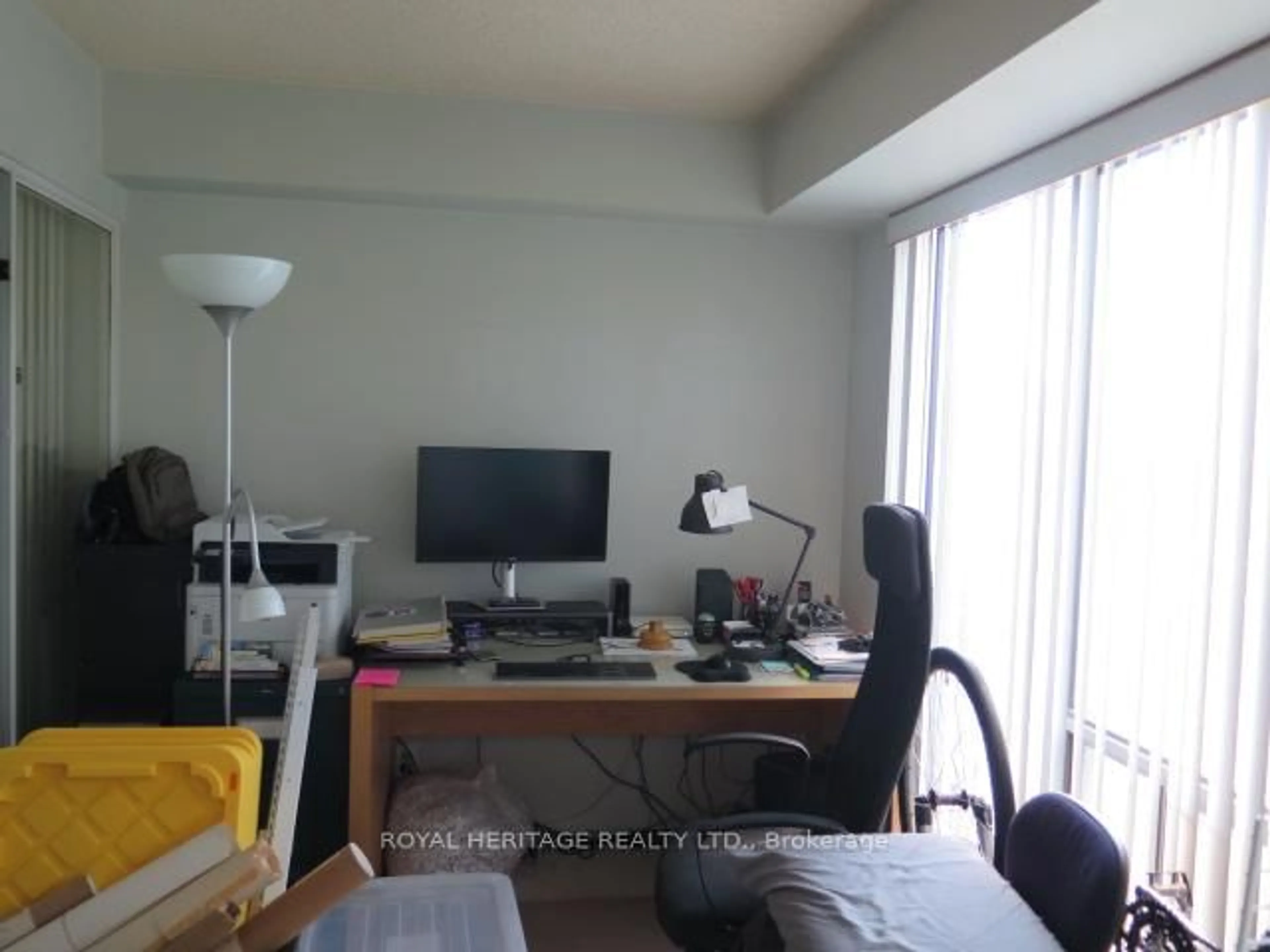 A pic of a room for 456 College St #605, Toronto Ontario M6G 4A3
