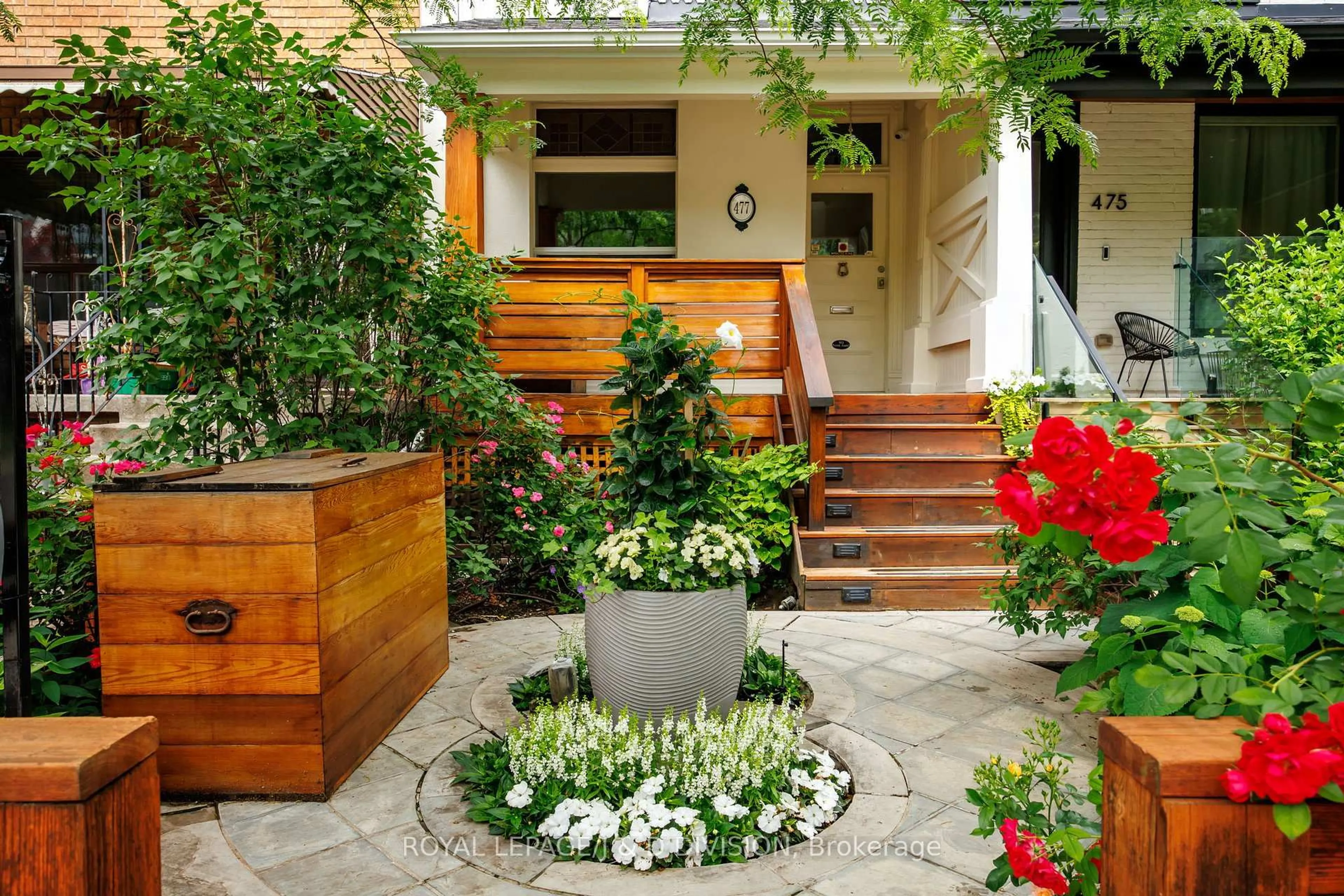 Patio, street for 477 Roxton Rd, Toronto Ontario M6G 3R5