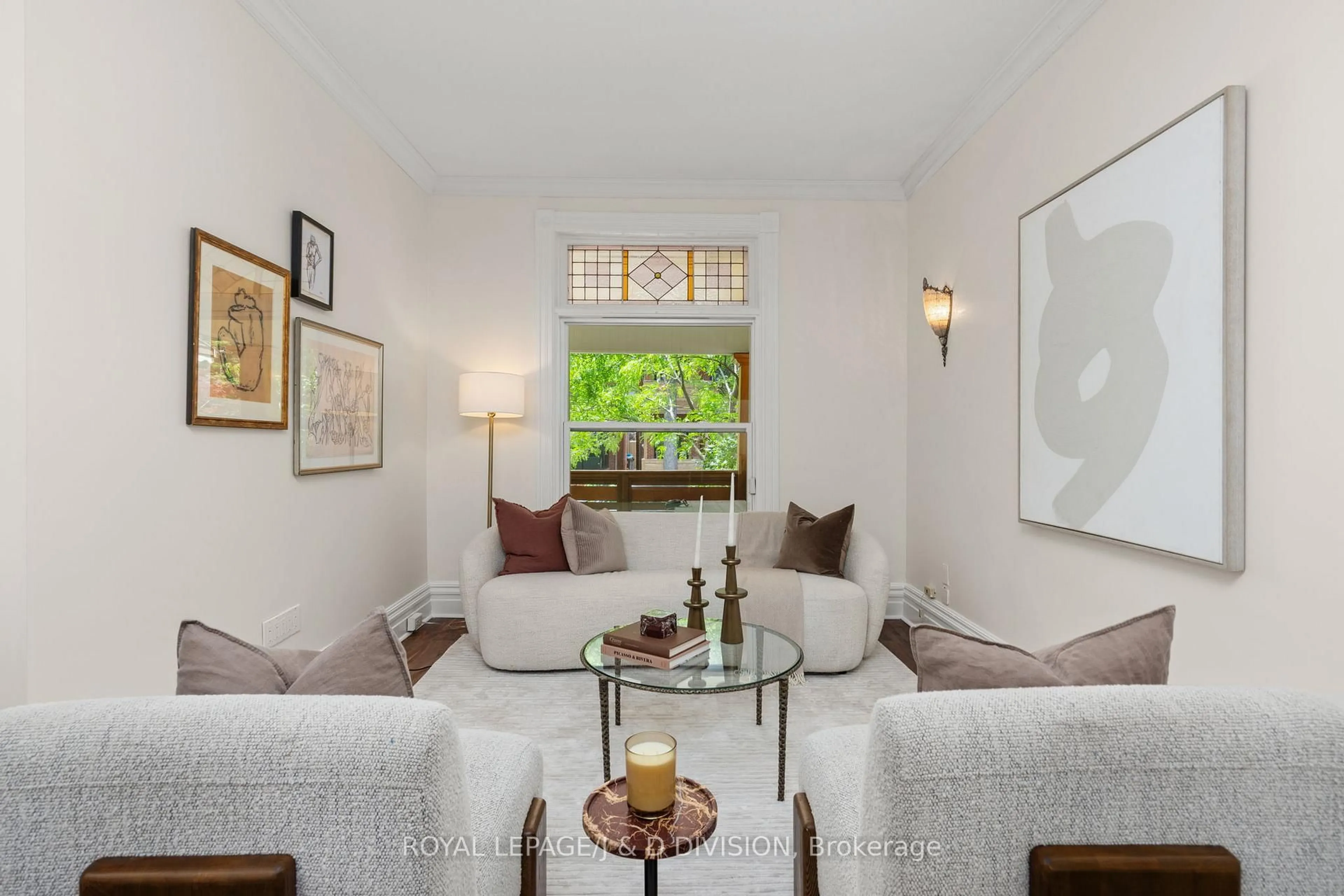 Living room with furniture, unknown for 477 Roxton Rd, Toronto Ontario M6G 3R5