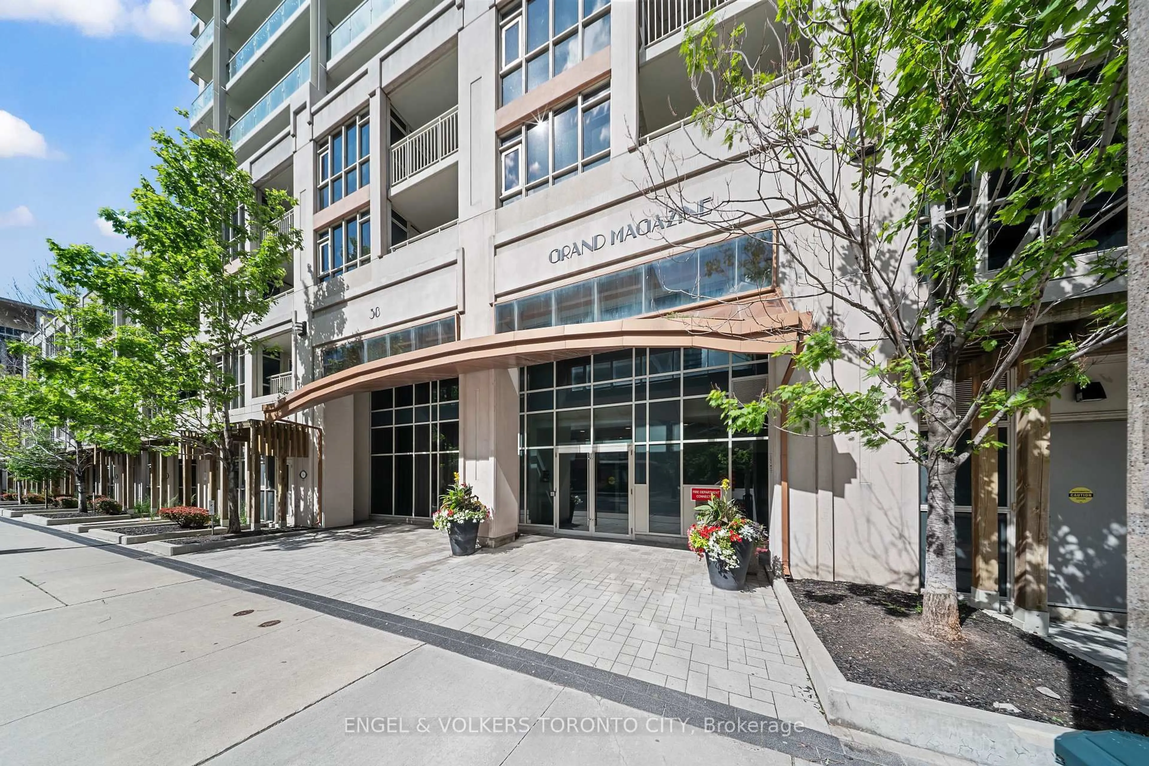Indoor foyer for 38 Grand Magazine St #833, Toronto Ontario M5V 0B2