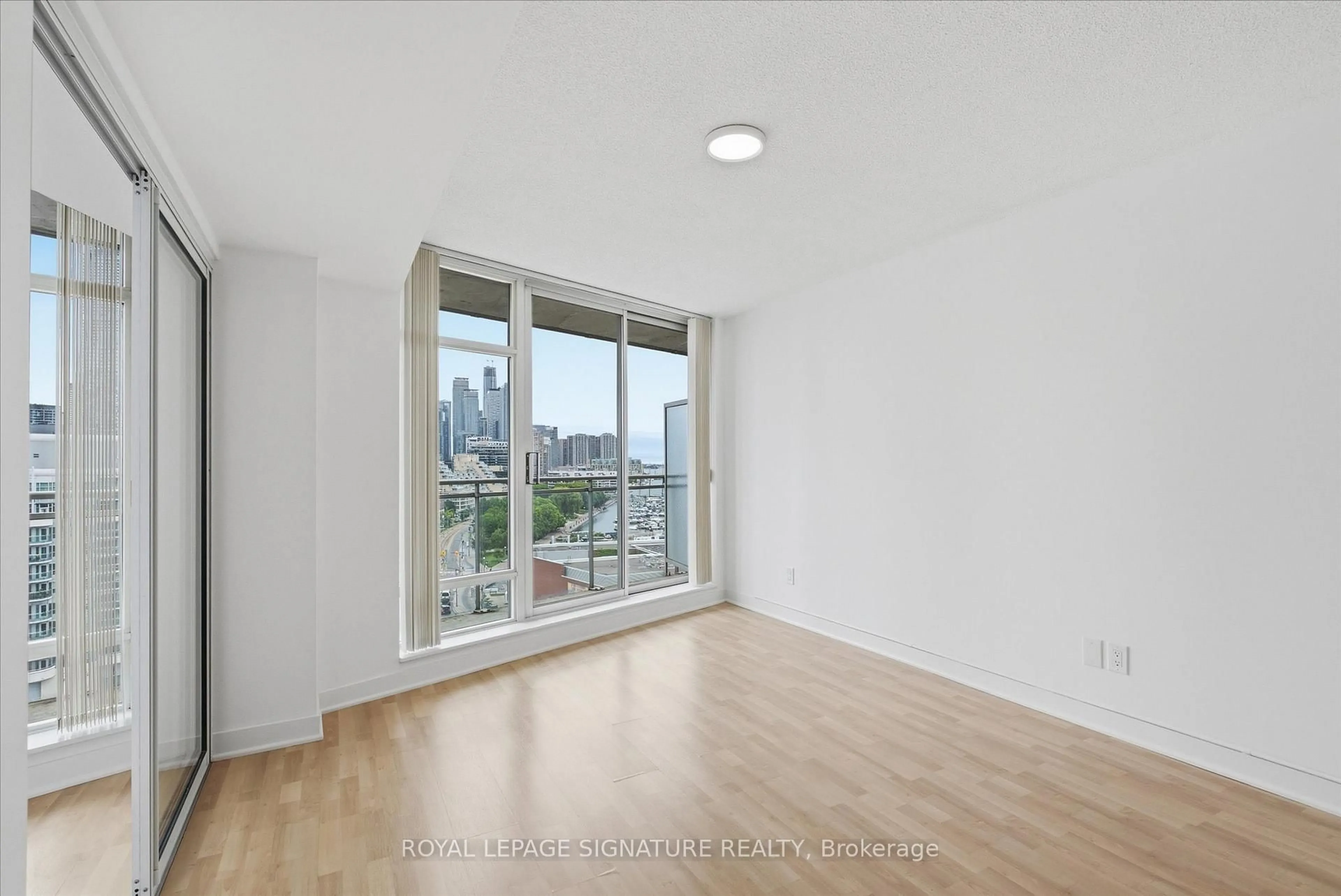 A pic of a room for 650 Queens Quay #1605, Toronto Ontario M5V 3N2