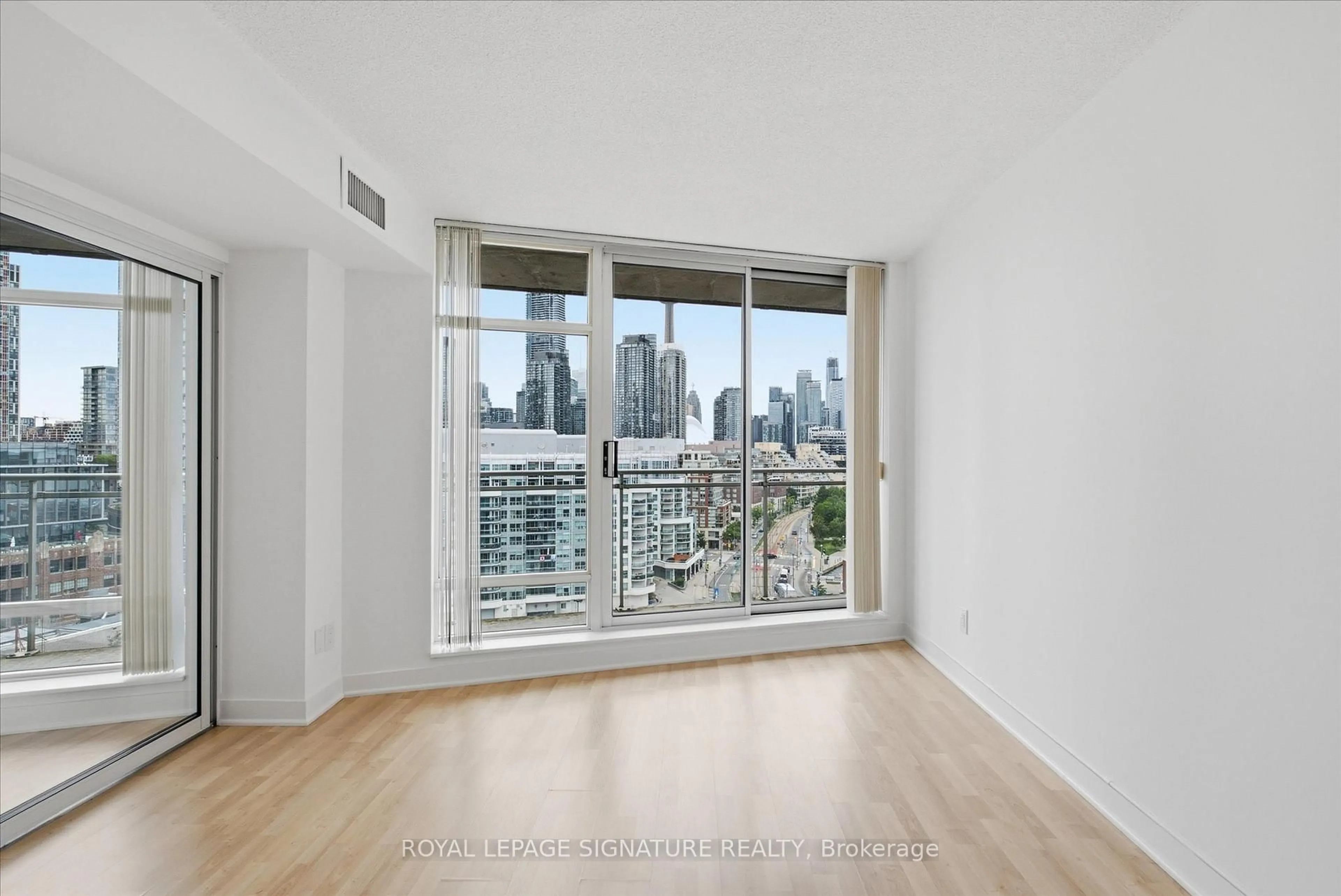 A pic of a room for 650 Queens Quay #1605, Toronto Ontario M5V 3N2