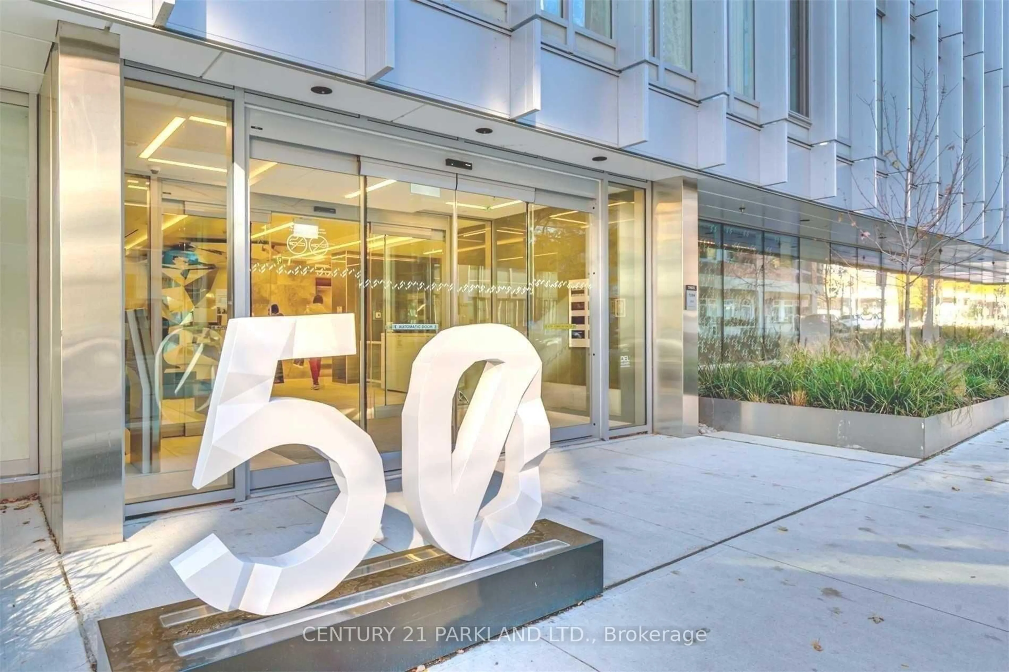 Indoor foyer for 50 McCaul St #607, Toronto Ontario M5T 1V9