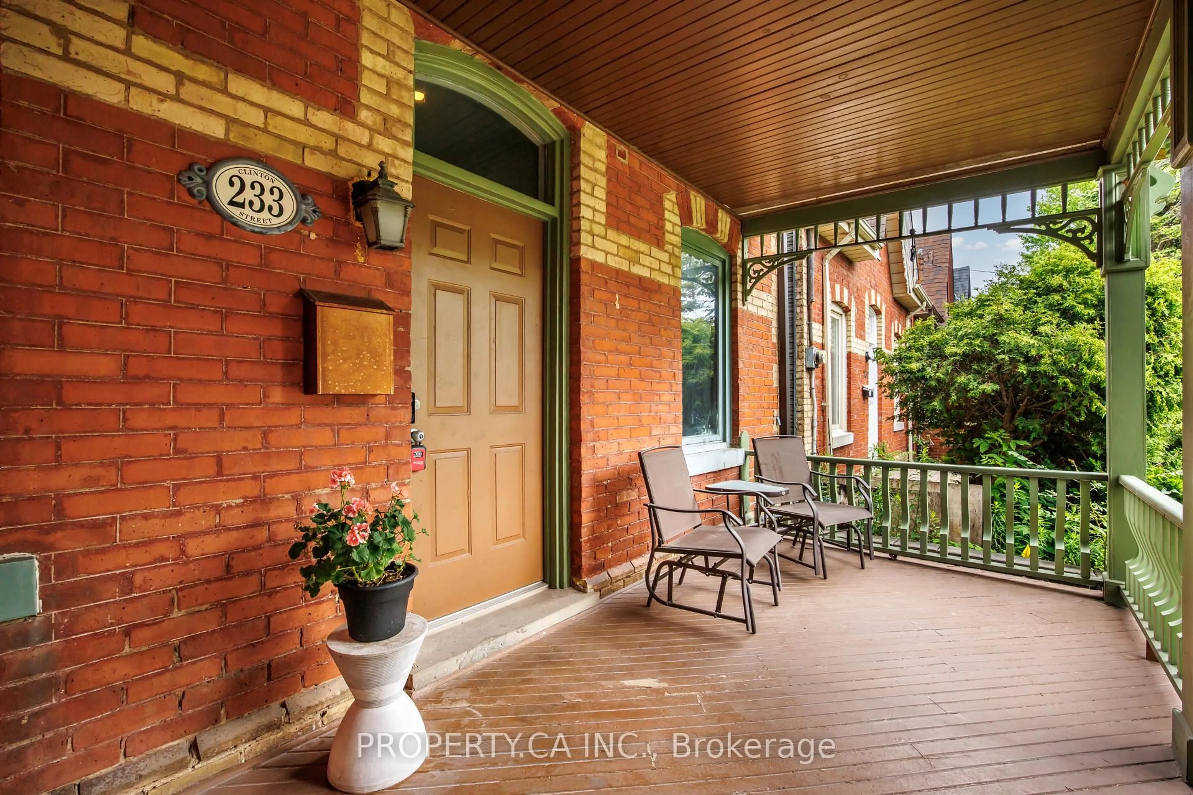 Patio, street for 233 Clinton St, Toronto Ontario M6G 2Y4