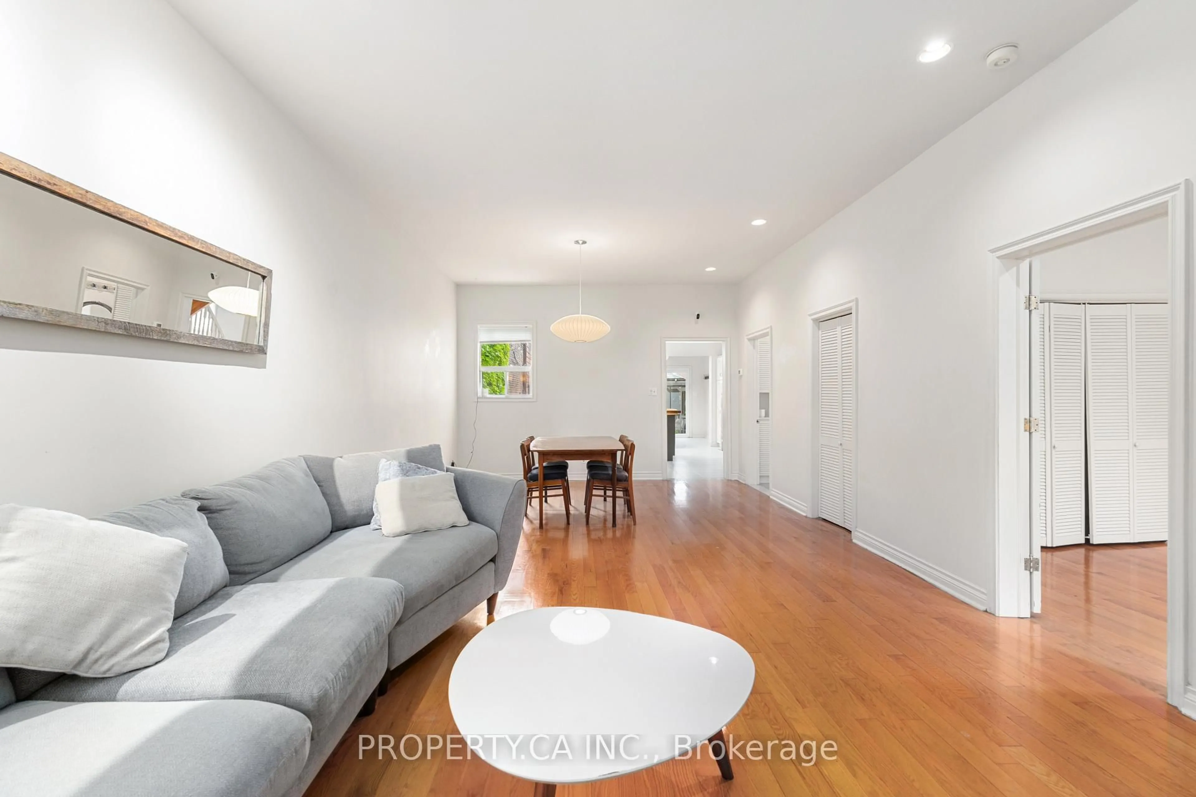 Living room with furniture, unknown for 233 Clinton St, Toronto Ontario M6G 2Y4
