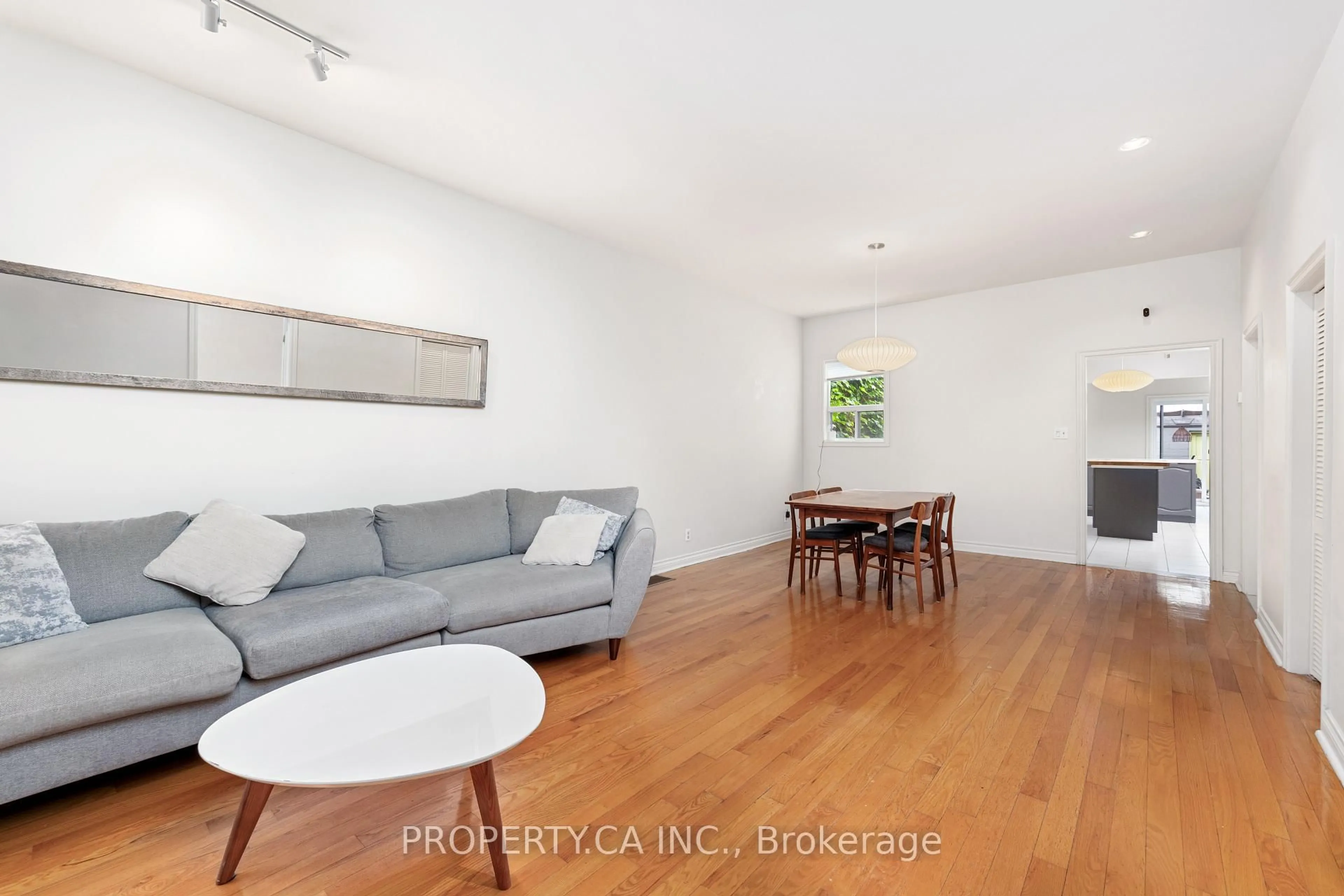 Living room with furniture, unknown for 233 Clinton St, Toronto Ontario M6G 2Y4