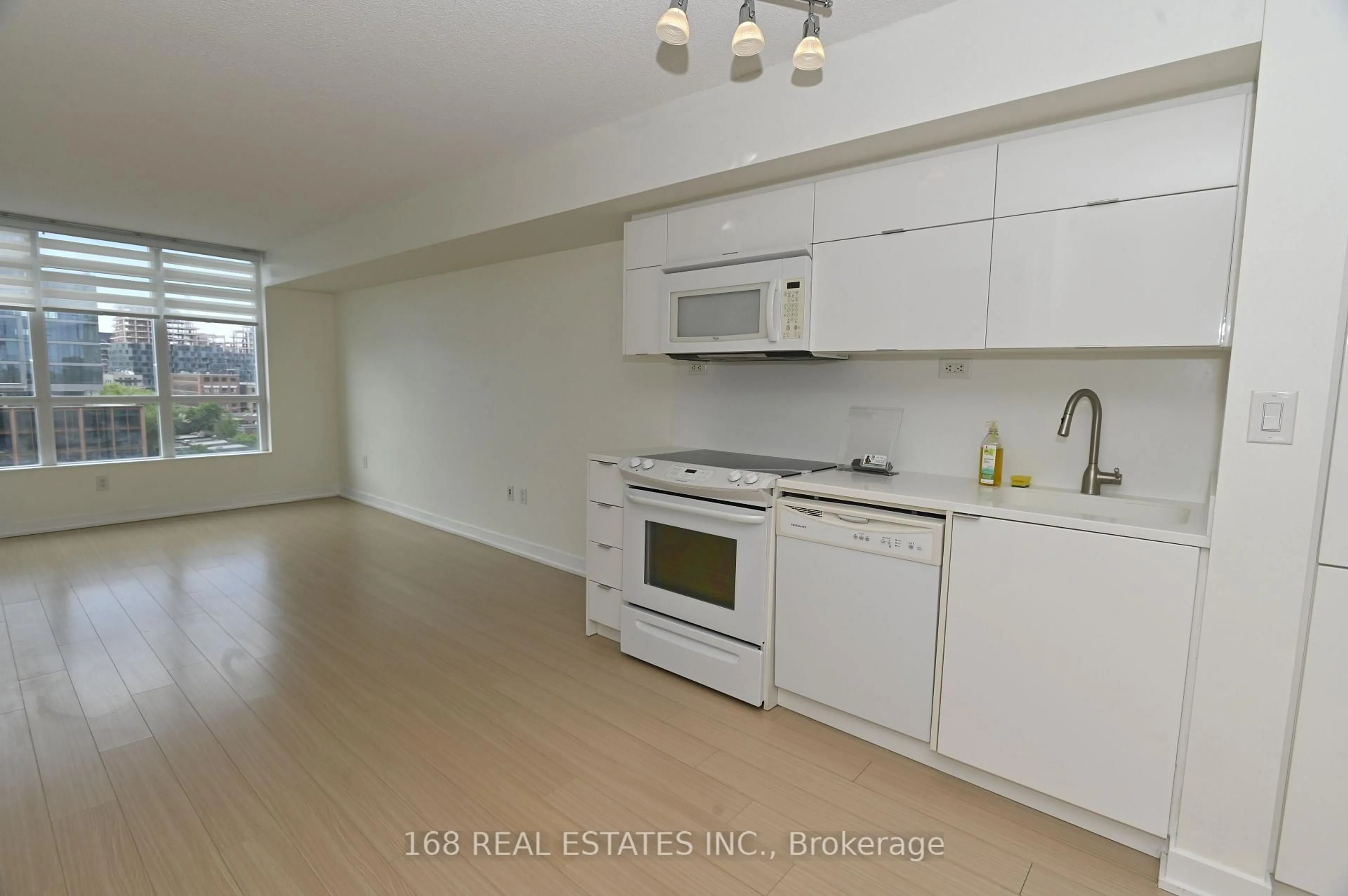 Standard kitchen, unknown for 151 Dan Leckie Way #920, Toronto Ontario M5V 4B2