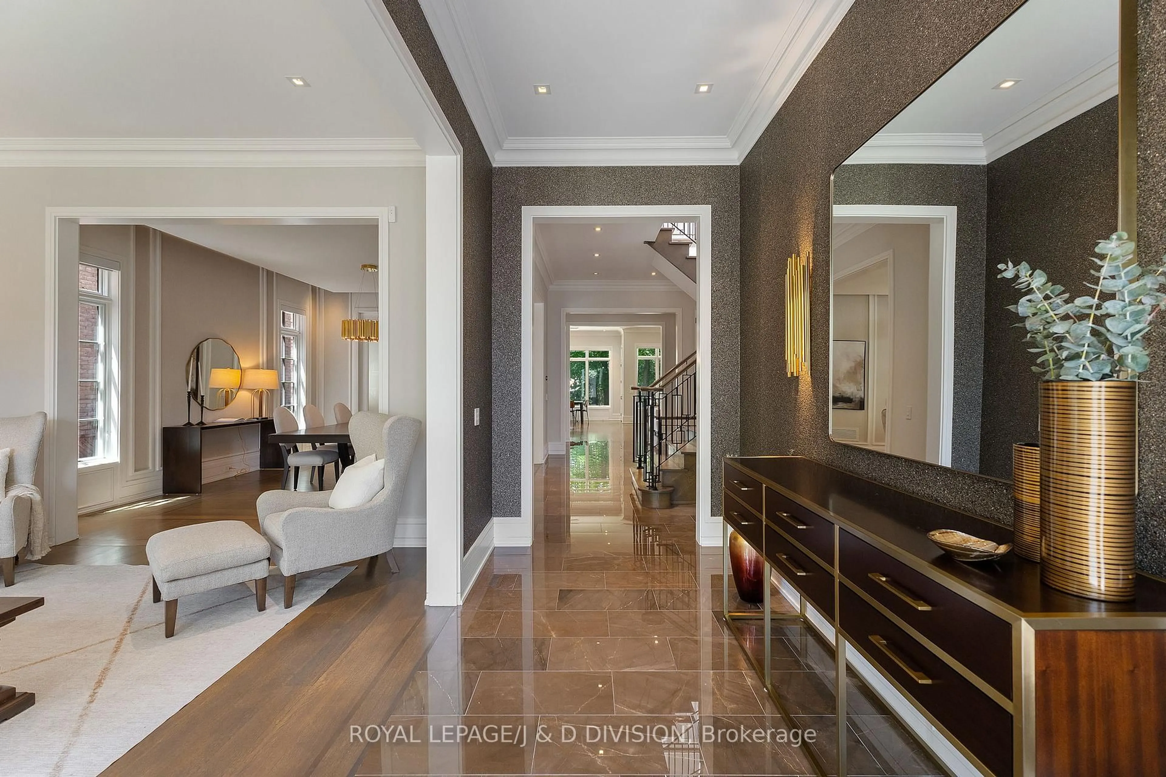 Indoor foyer for 224 St Leonard's Ave, Toronto Ontario M4N 1K7