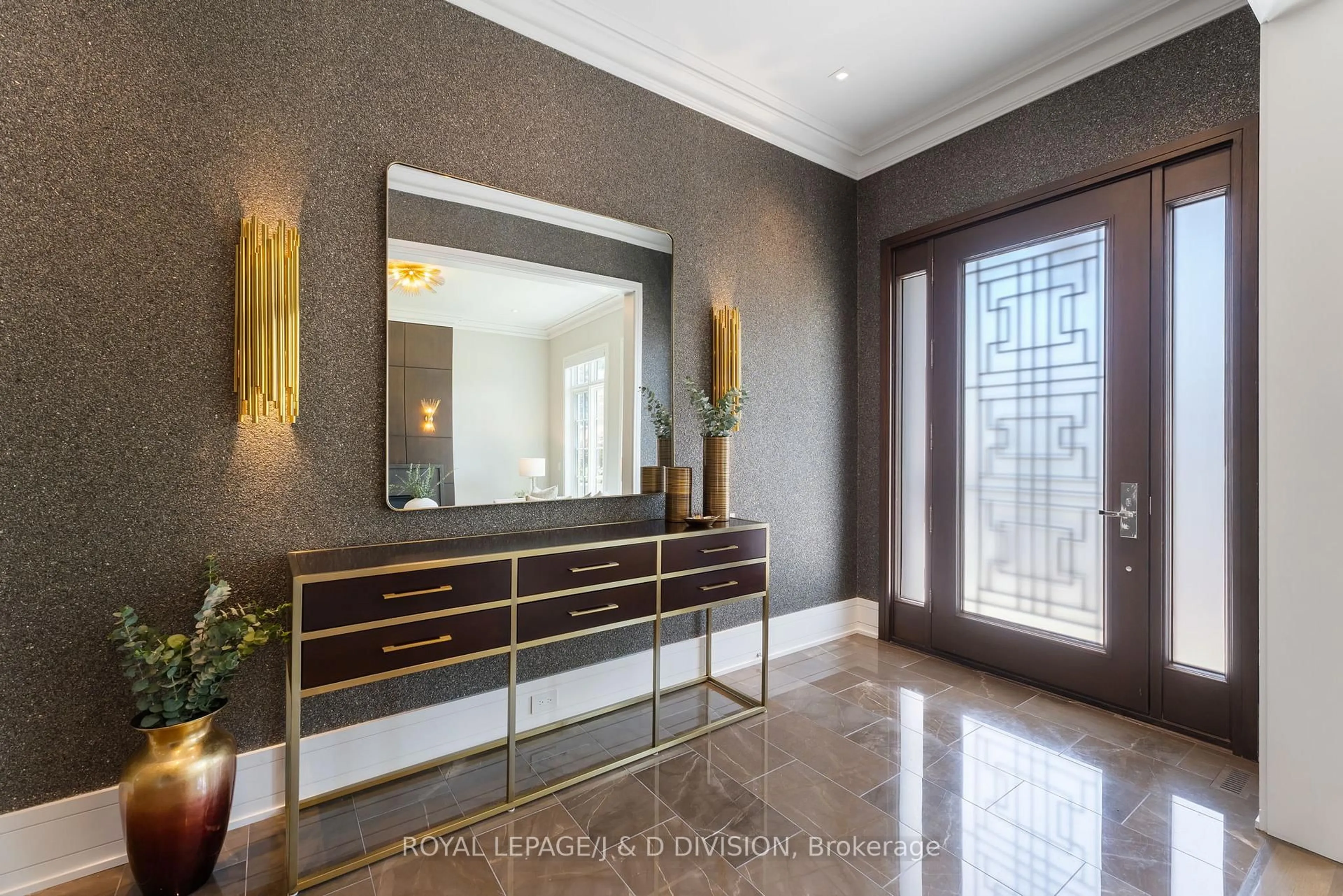 Indoor foyer for 224 St Leonard's Ave, Toronto Ontario M4N 1K7