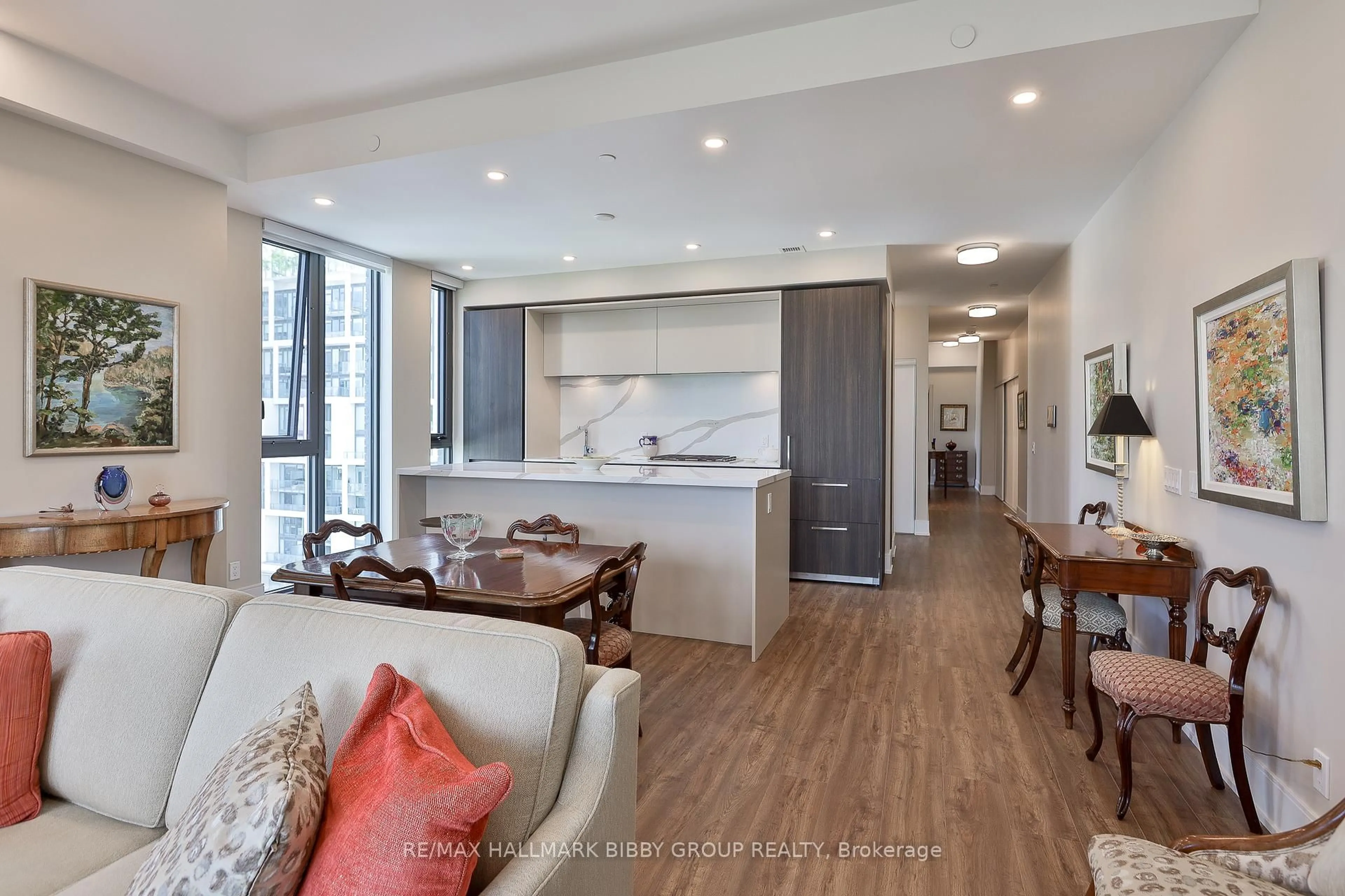 Open concept kitchen, unknown for 1 Hillsdale Ave #902, Toronto Ontario M4S 0E5