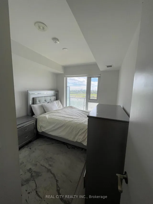 8 Tippett Rd #808, Toronto 5