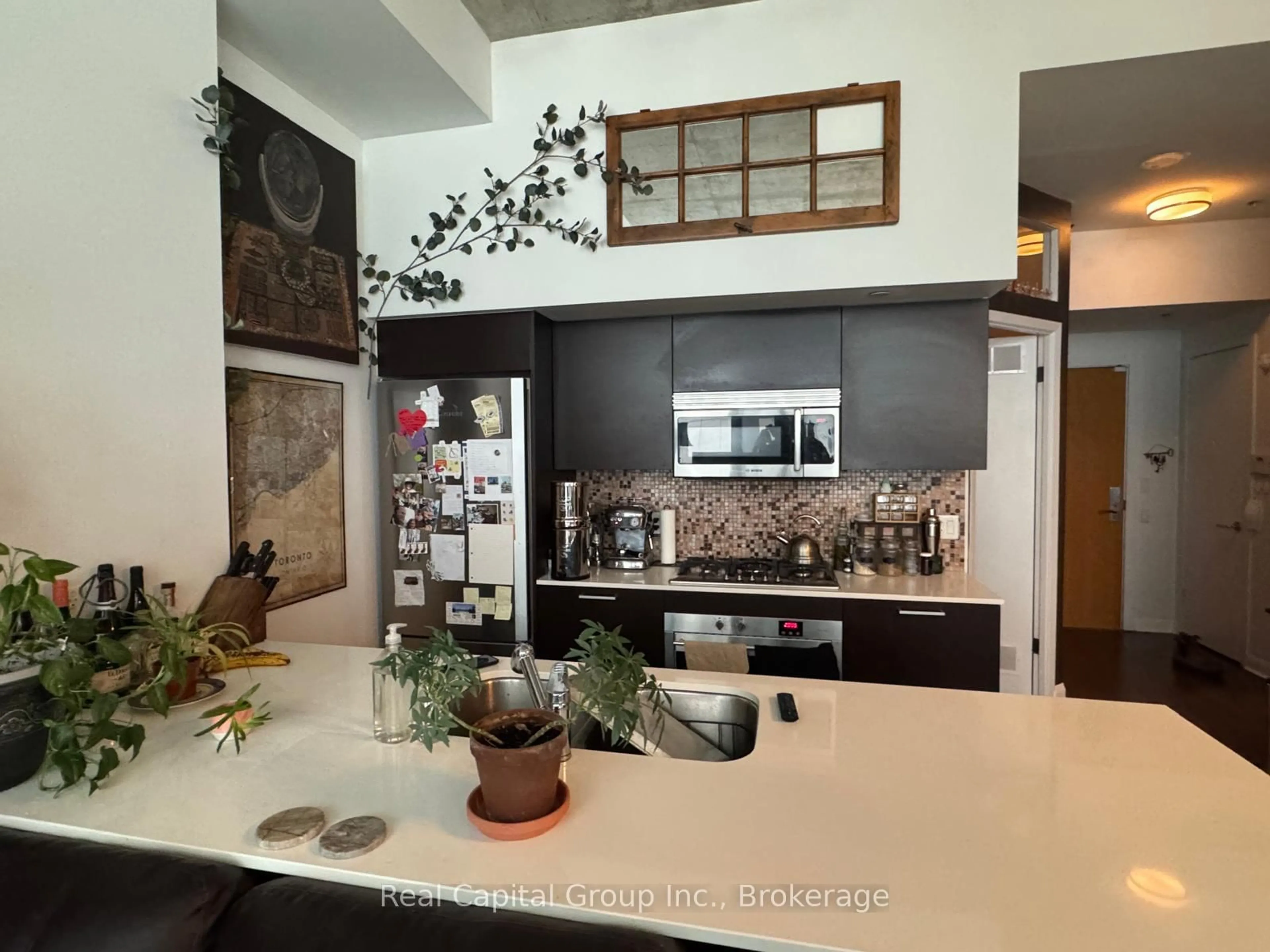 Open concept kitchen, ceramic/tile floor for 375 King St #1605, Toronto Ontario M5V 1K5