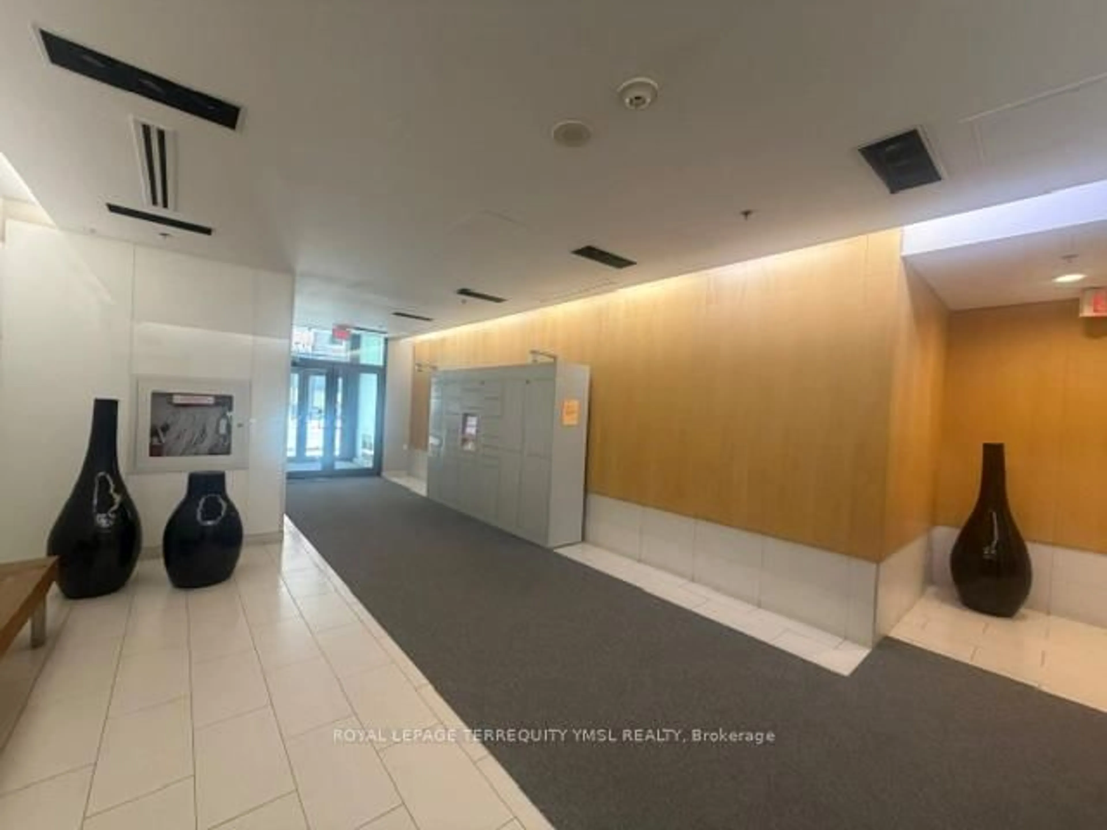 Indoor foyer for 127 Queen St #504, Toronto Ontario M5C 1S3
