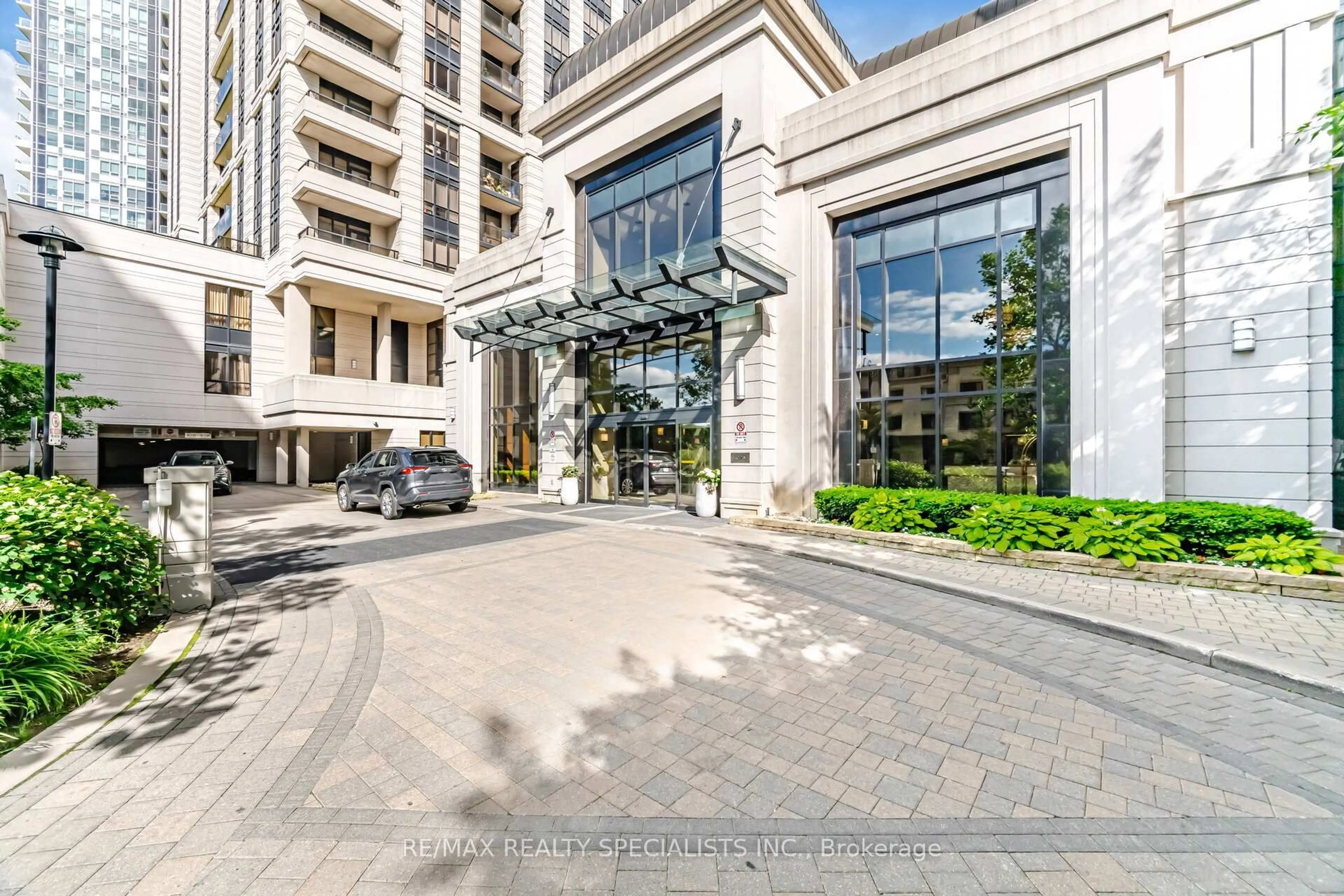 Indoor foyer for 100 Harrison Garden Blvd #714, Toronto Ontario M2N 0C2