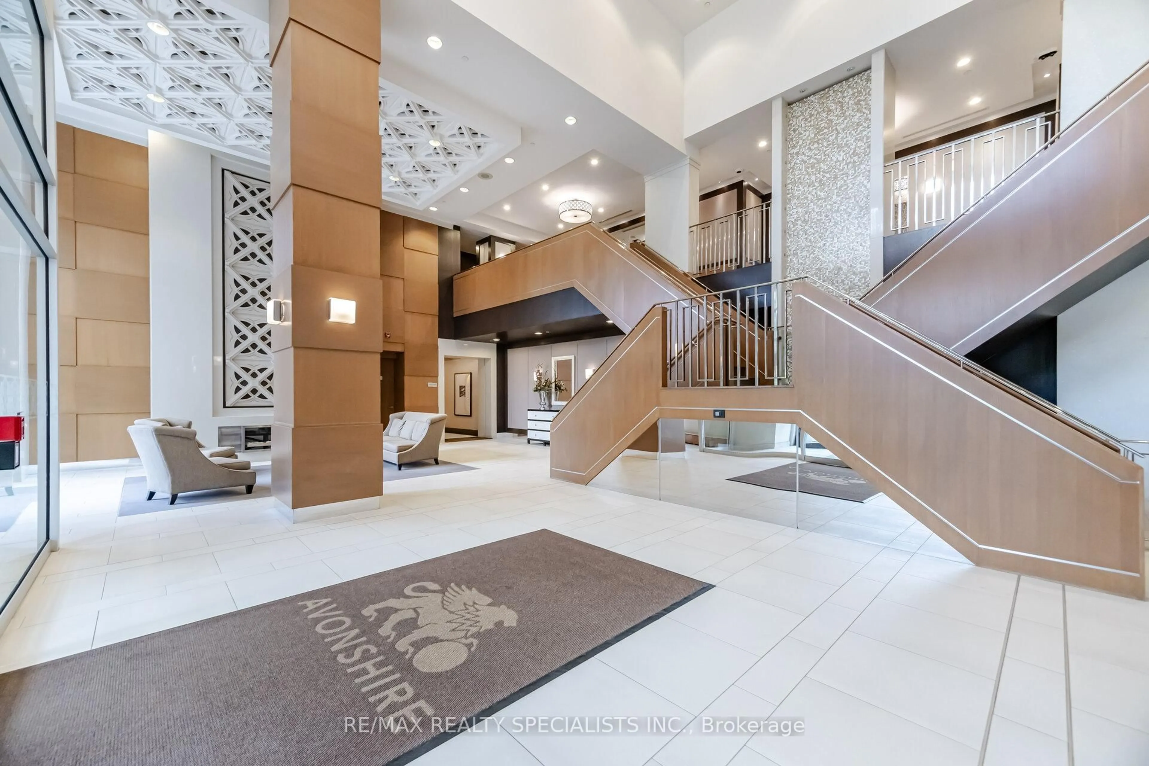 Indoor foyer for 100 Harrison Garden Blvd #714, Toronto Ontario M2N 0C2