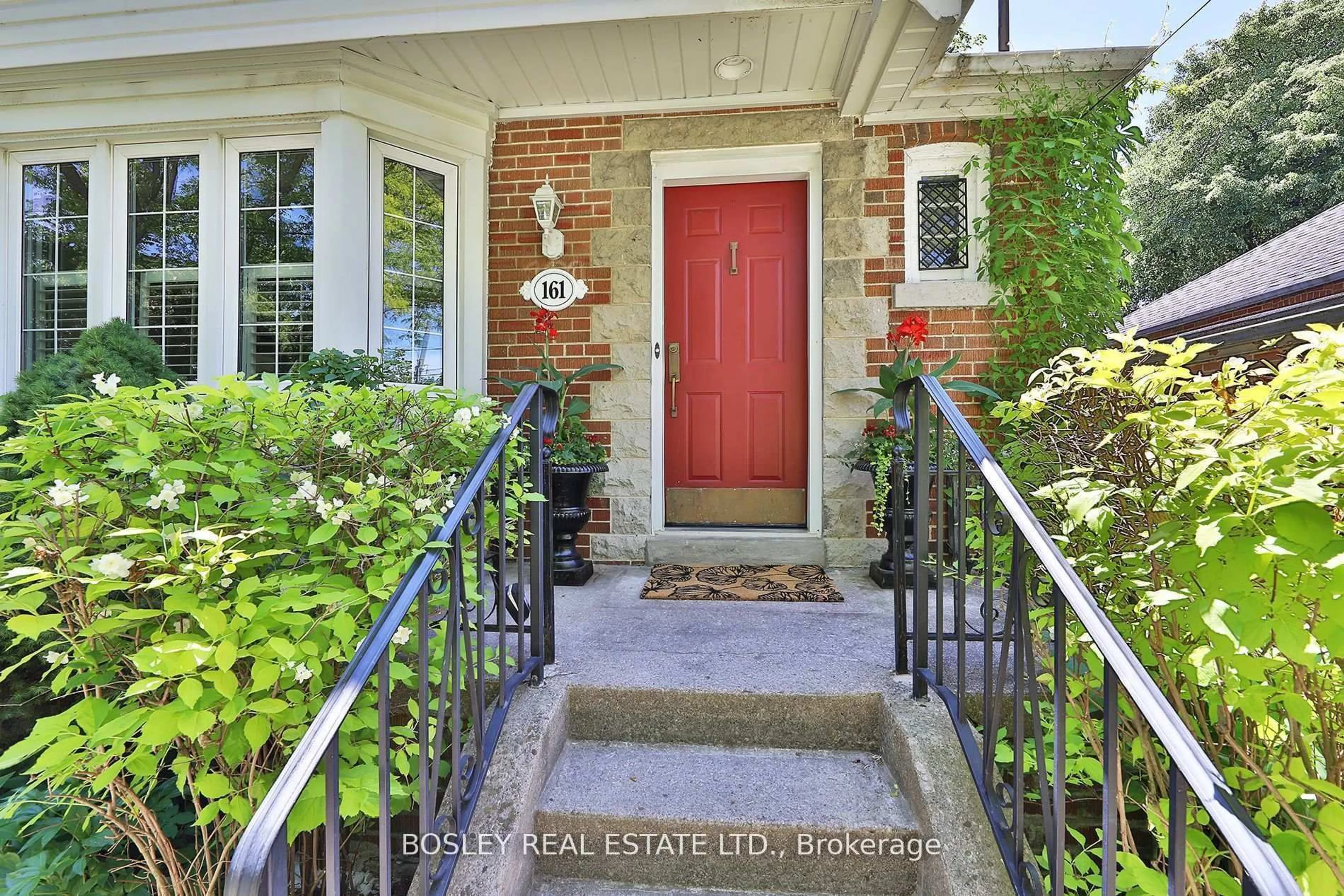 Indoor entryway for 161 Joicey Blvd, Toronto Ontario M5M 2V1