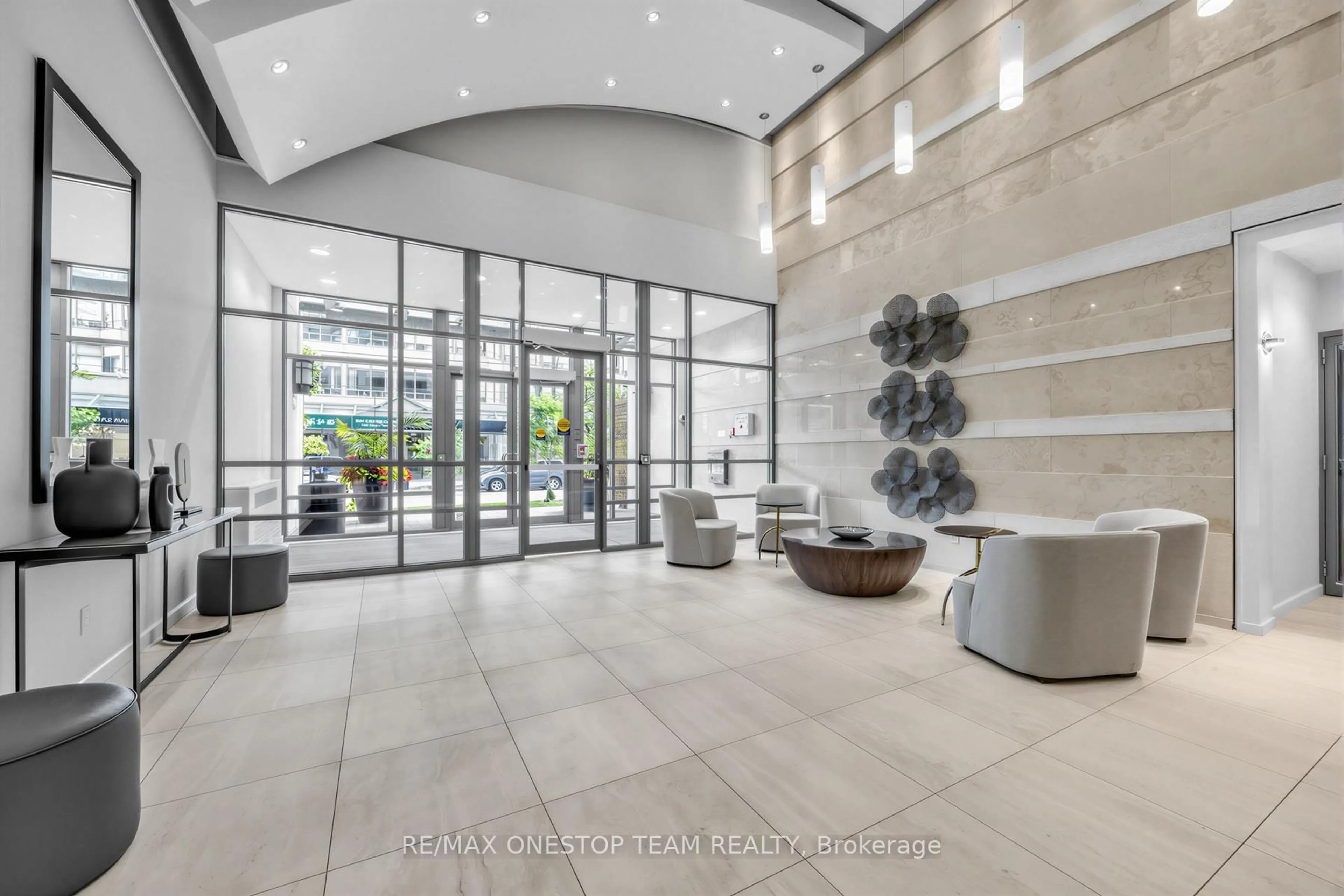 Indoor foyer for 18 Spring Garden Ave #2301, Toronto Ontario M2N 3G2
