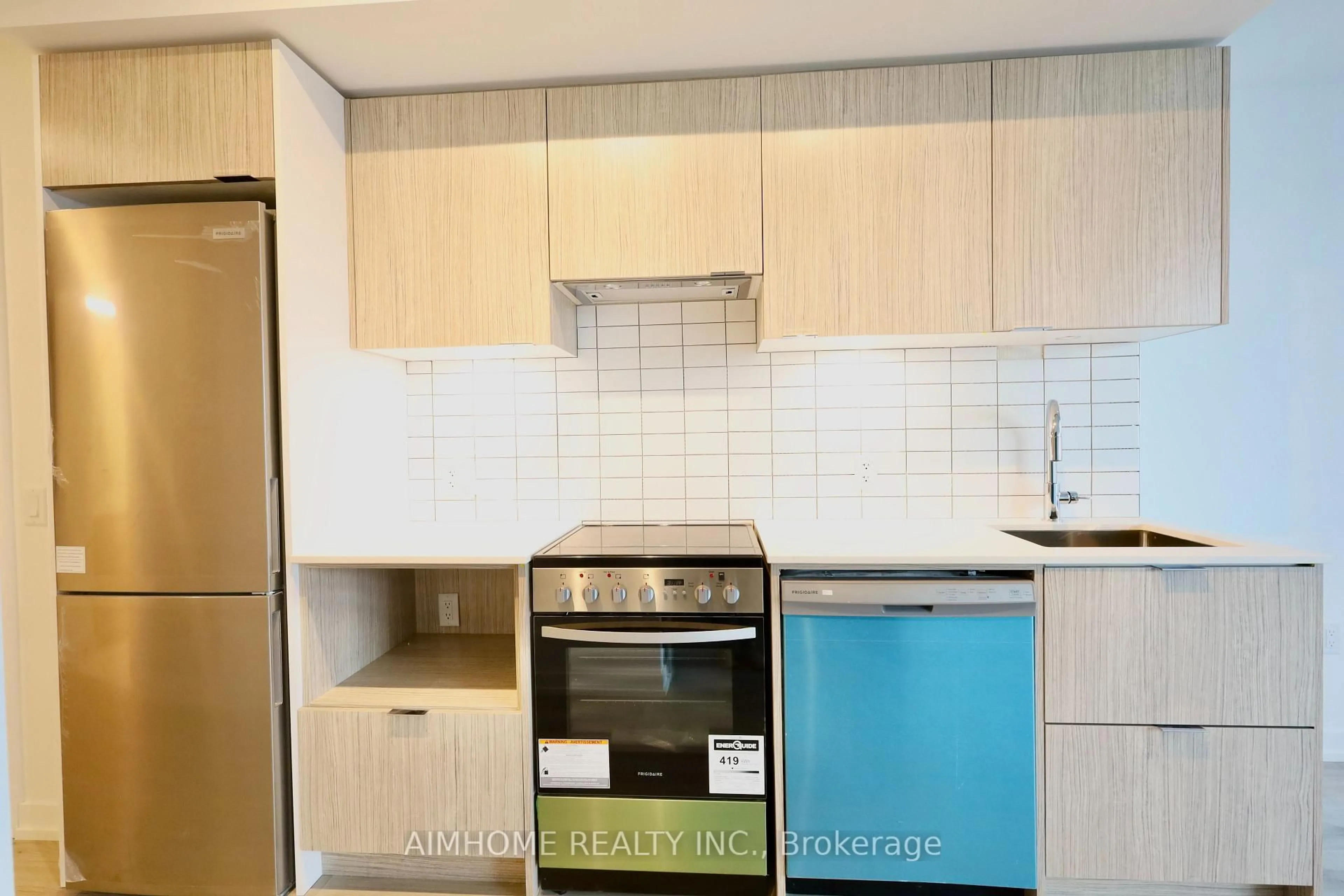 Standard kitchen, unknown for 395 Bloor St #5011, Toronto Ontario M4W 0B4