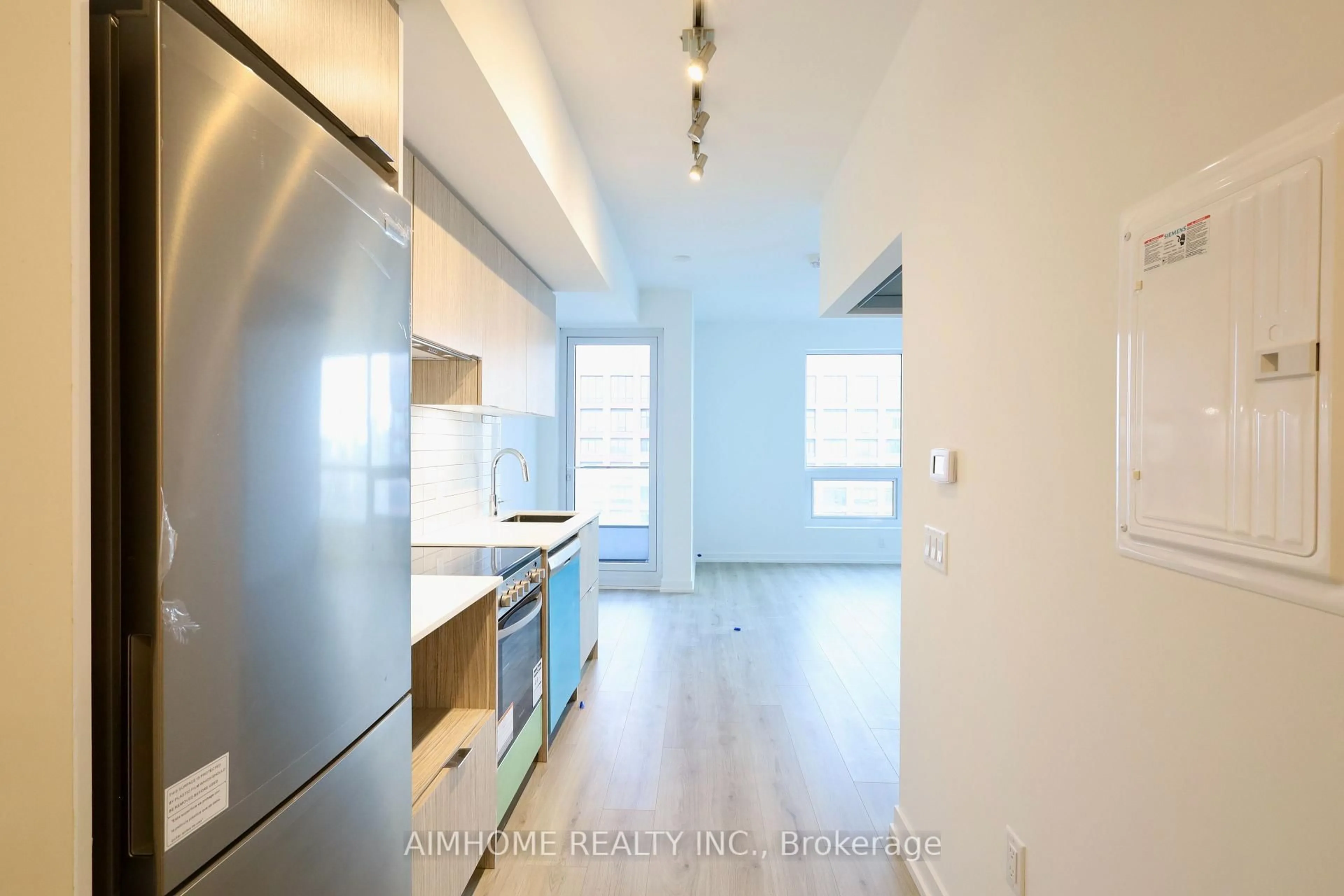 Standard kitchen, unknown for 395 Bloor St #5011, Toronto Ontario M4W 0B4