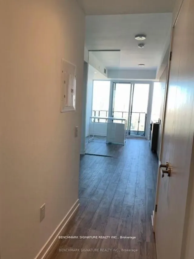 77 Shuter St #2309, Toronto 2