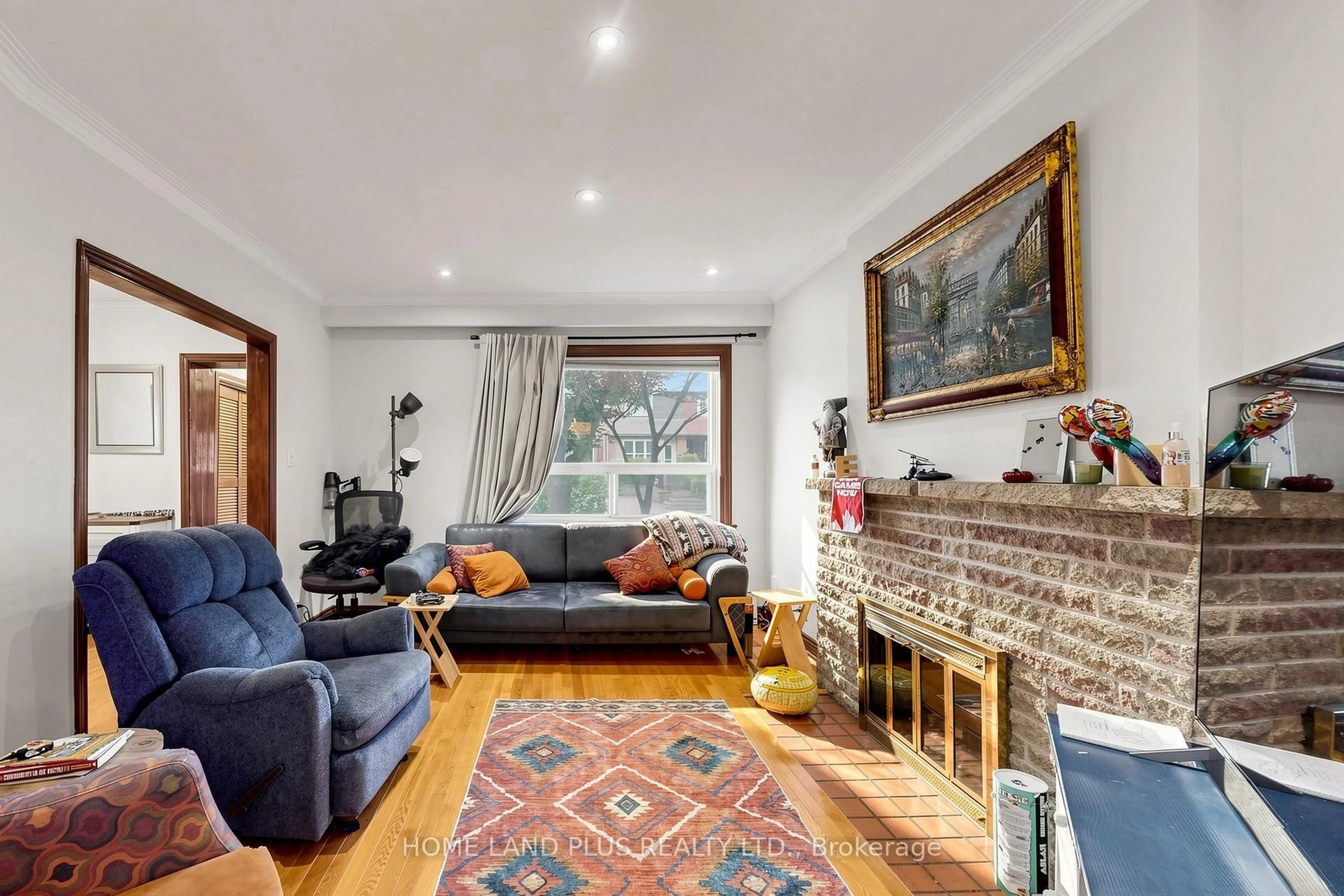 Living room with furniture, unknown for 521 Hillsdale Ave, Toronto Ontario M4S 1V1