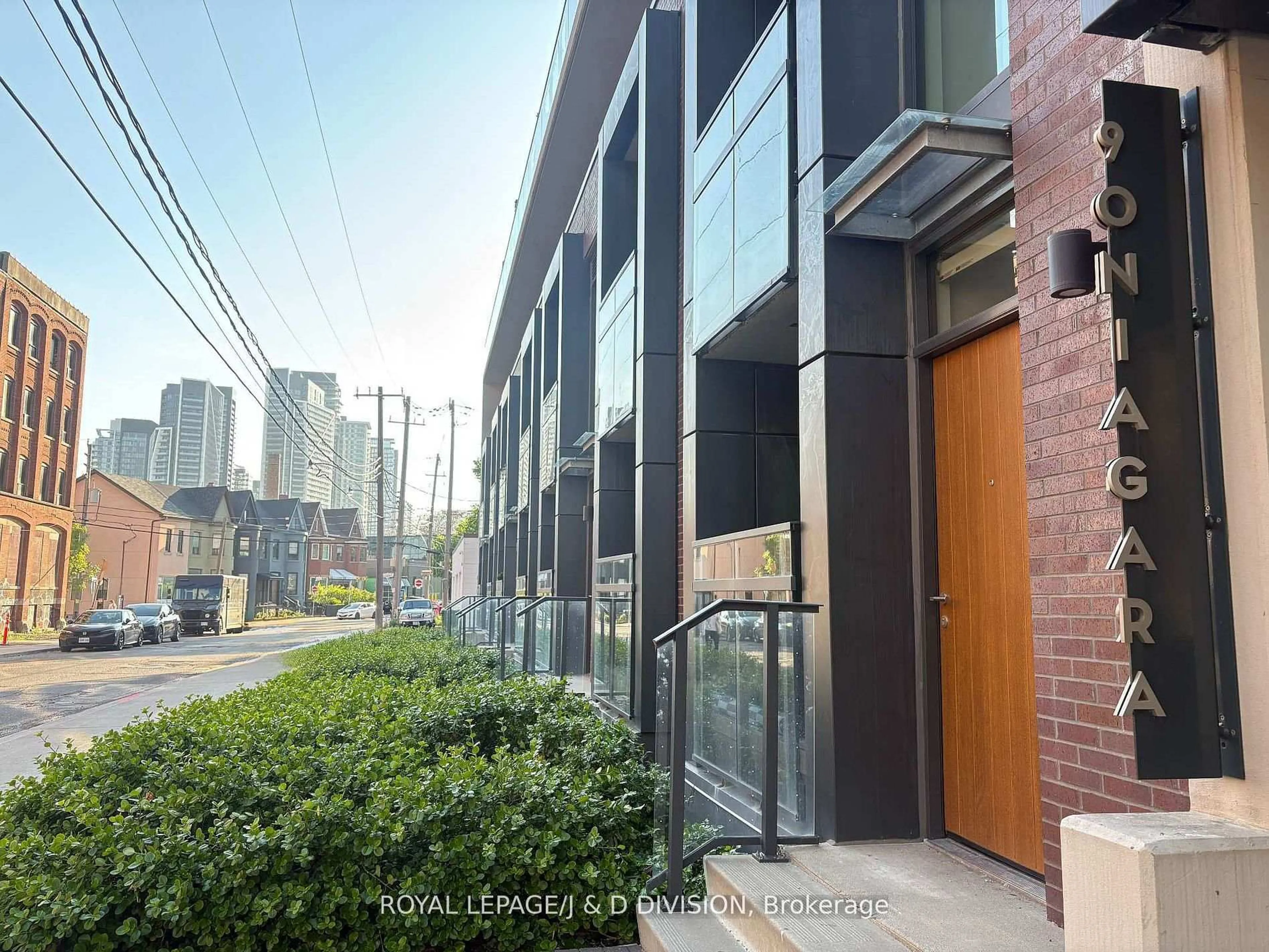 Indoor foyer for 90 Niagara St #405, Toronto Ontario M5V 0P9