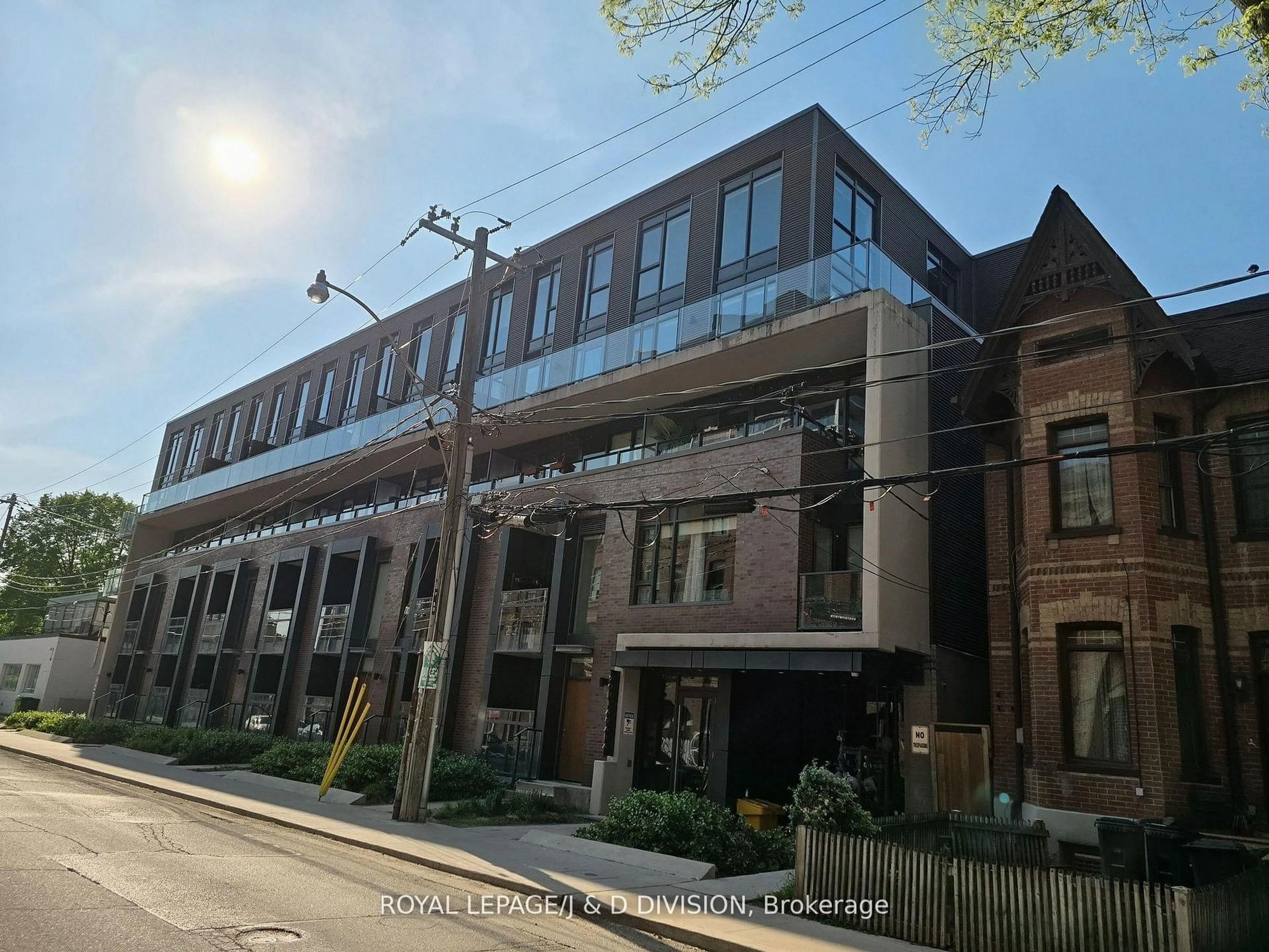 Home with brick exterior material, building for 90 Niagara St #405, Toronto Ontario M5V 0P9