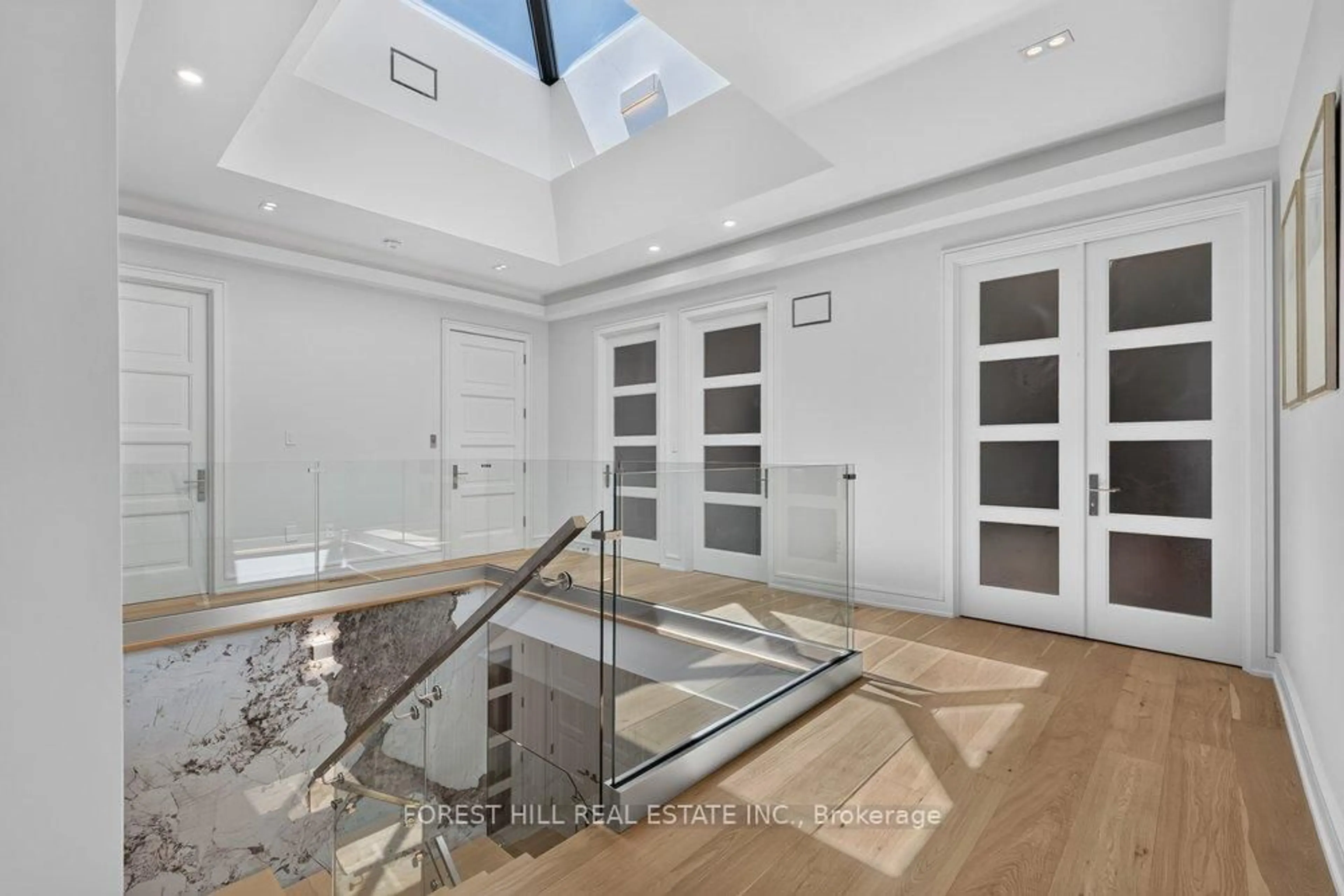 Indoor foyer for 103 Bevdale Rd, Toronto Ontario M2R 1L8