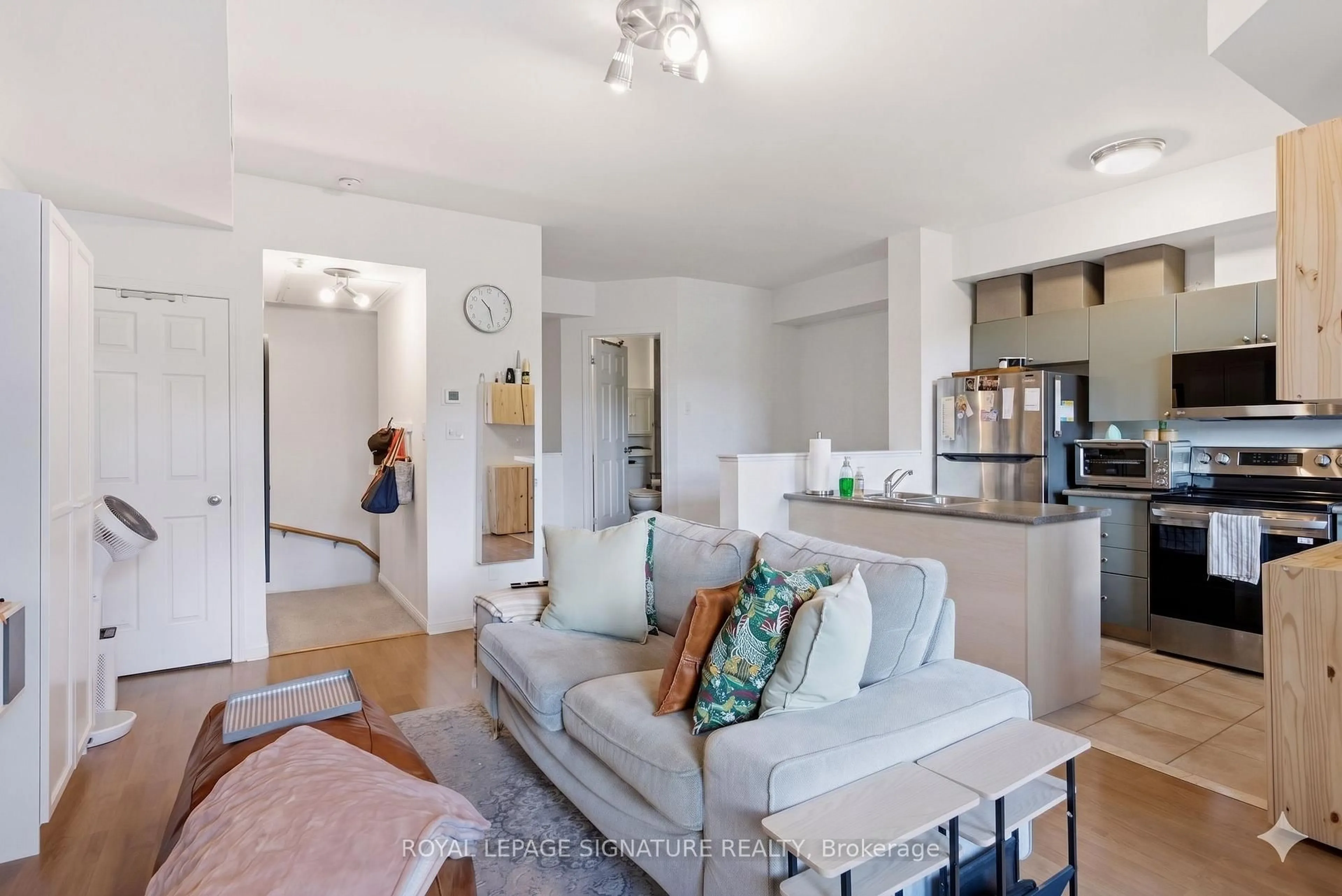 Living room with furniture, unknown for 550 Front St #413, Toronto Ontario M5V 3N5