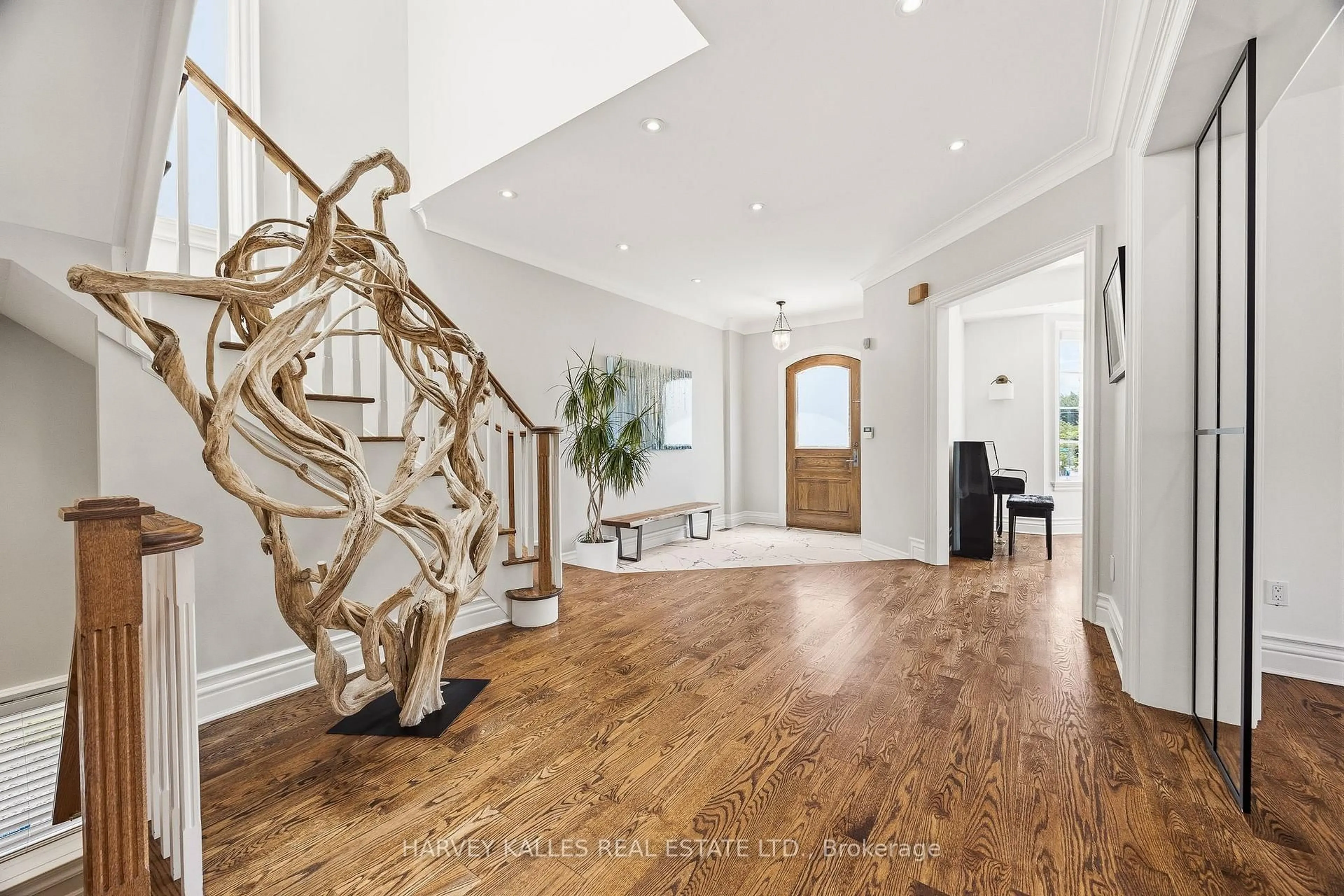 Indoor entryway for 144 Haddington Ave, Toronto Ontario M5M 2P6