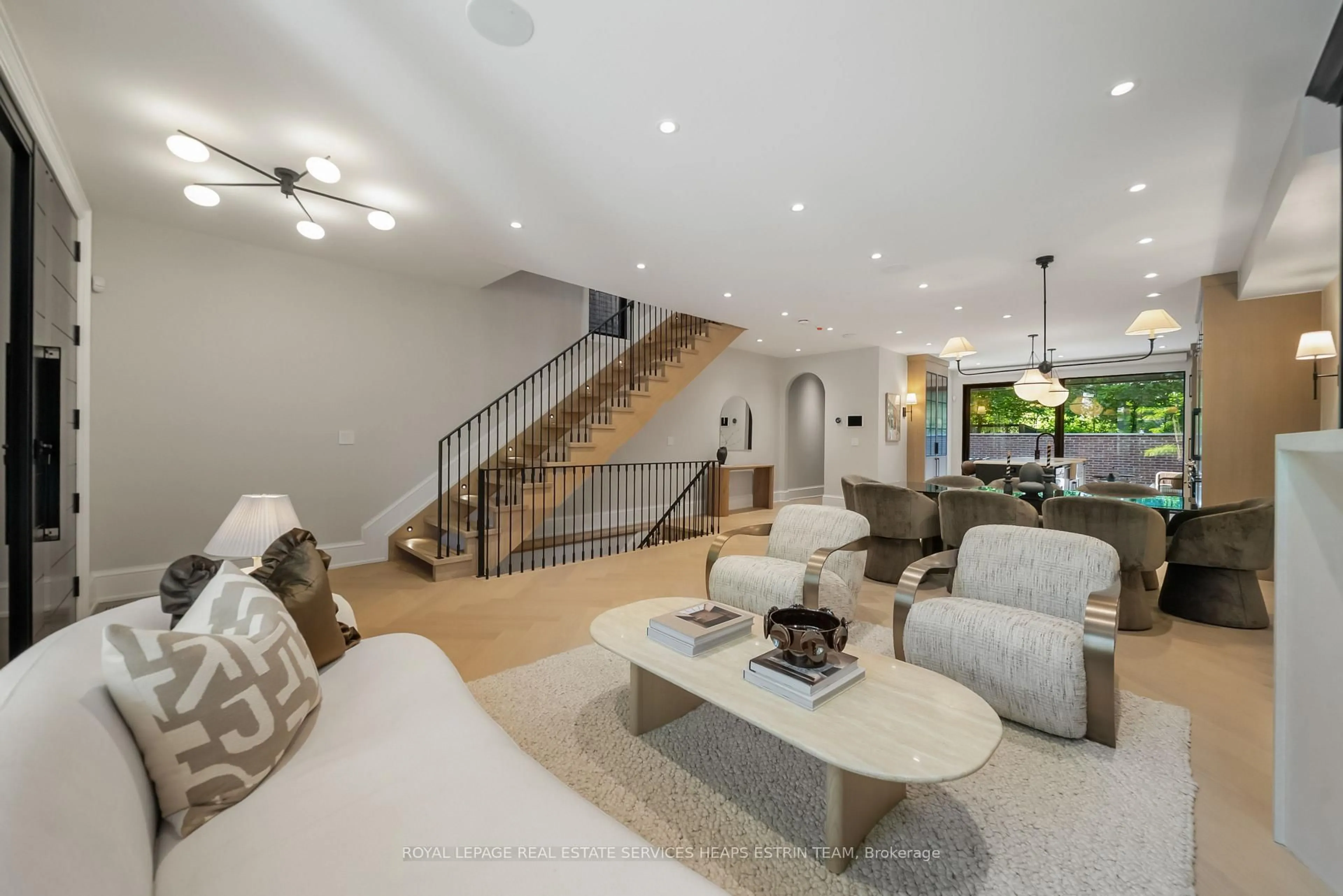 Living room with furniture, unknown for 16 Tranby Ave, Toronto Ontario M5R 1N5