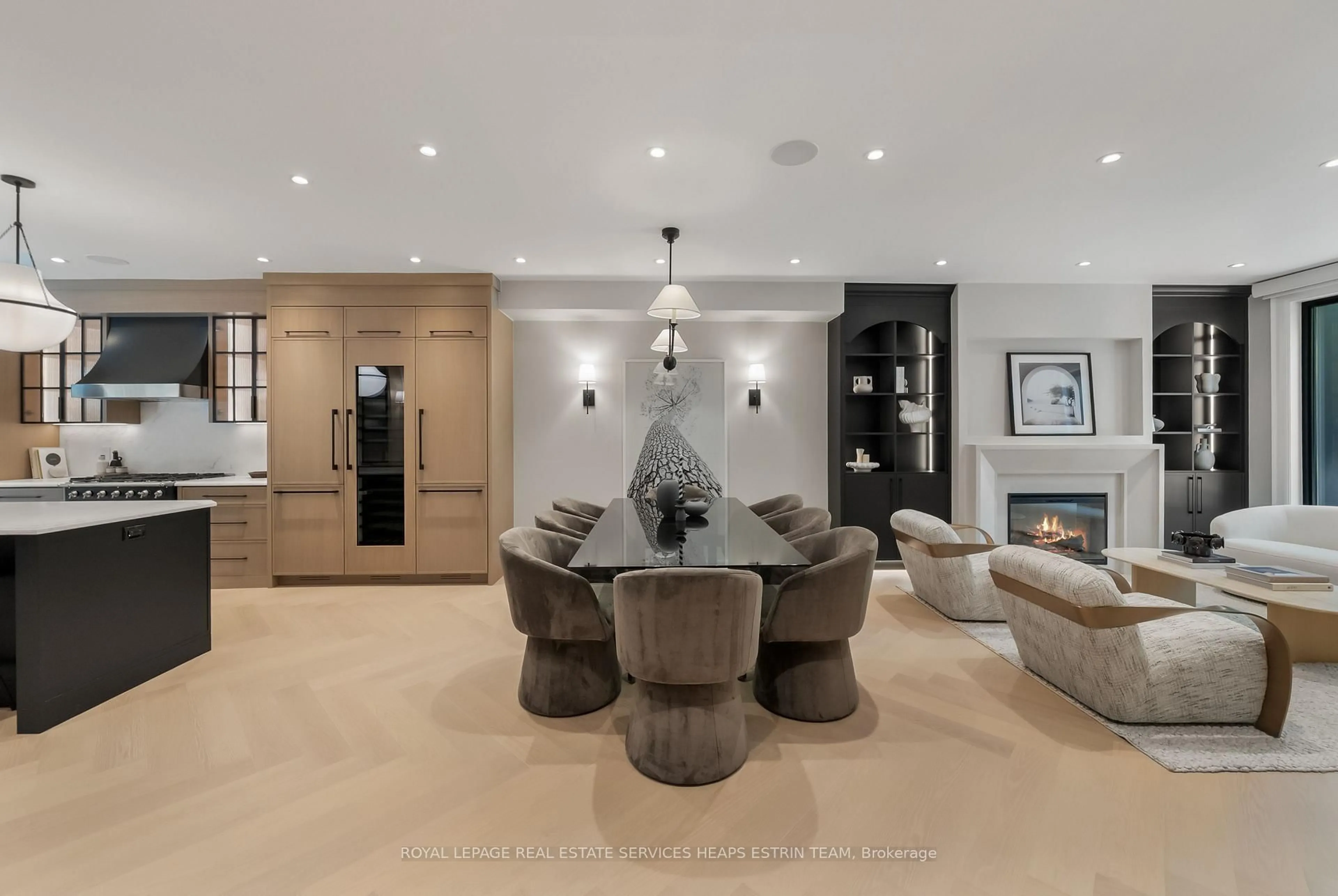 Living room with furniture, unknown for 16 Tranby Ave, Toronto Ontario M5R 1N5