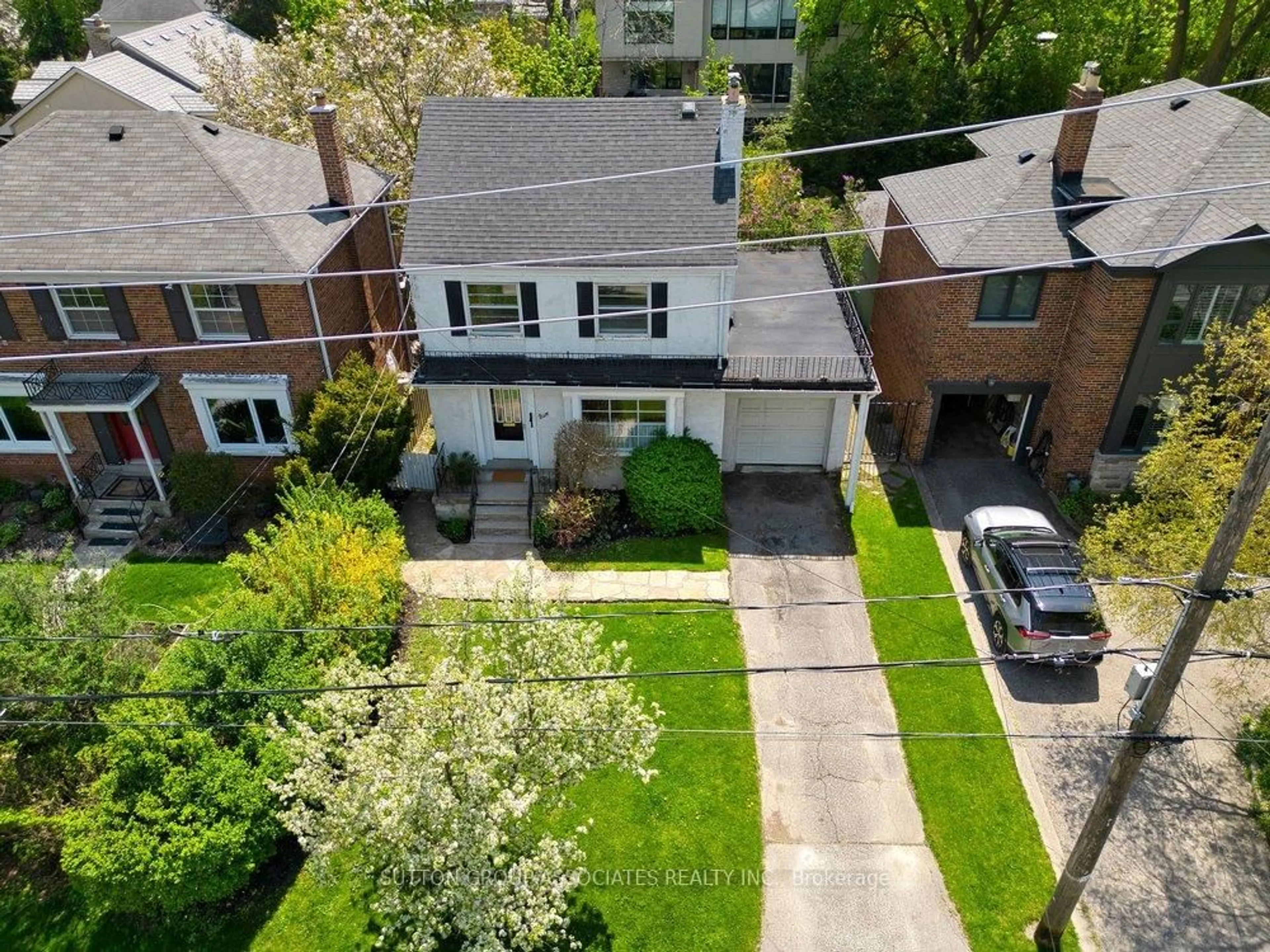 A pic from outside/outdoor area/front of a property/back of a property/a pic from drone, street for 5 Delhi Ave, Toronto Ontario M5M 3B5