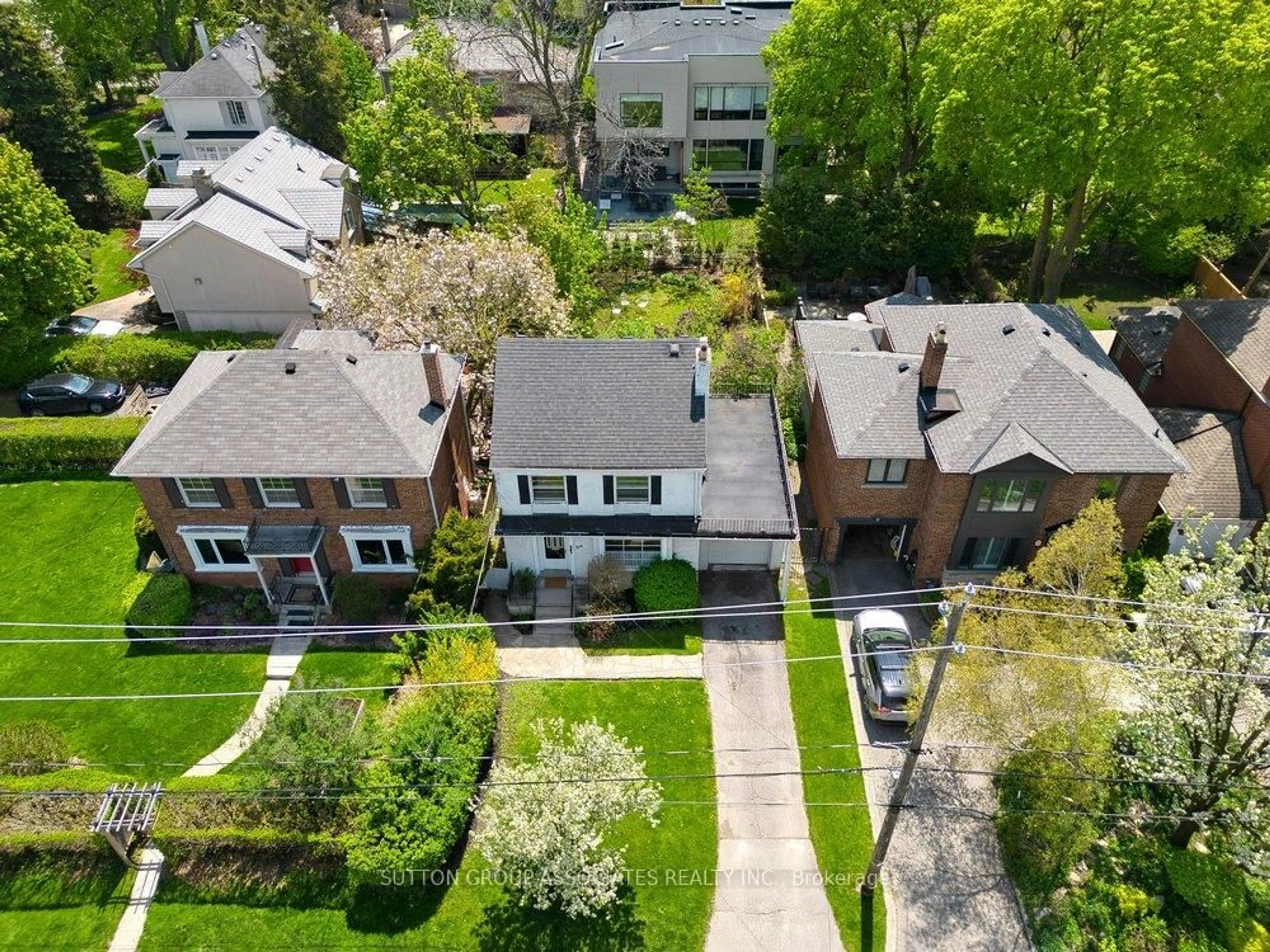 A pic from outside/outdoor area/front of a property/back of a property/a pic from drone, street for 5 Delhi Ave, Toronto Ontario M5M 3B5