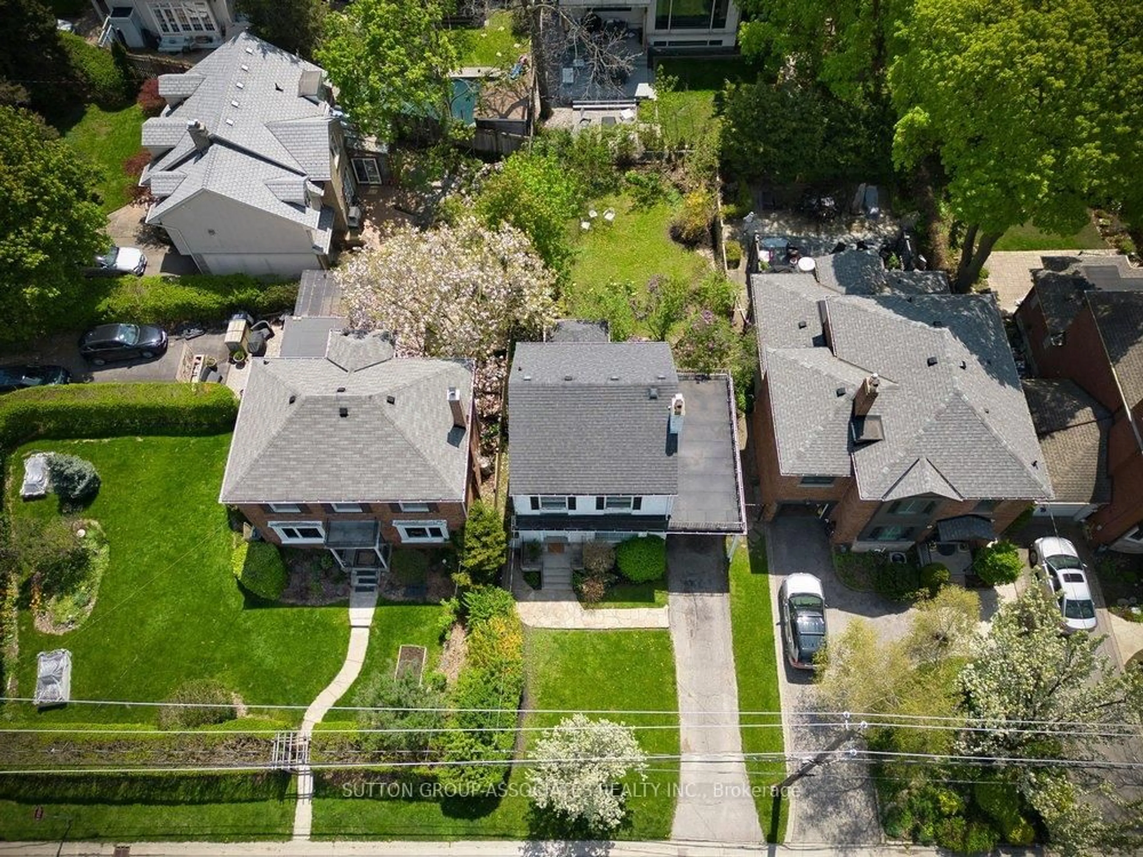 A pic from outside/outdoor area/front of a property/back of a property/a pic from drone, street for 5 Delhi Ave, Toronto Ontario M5M 3B5