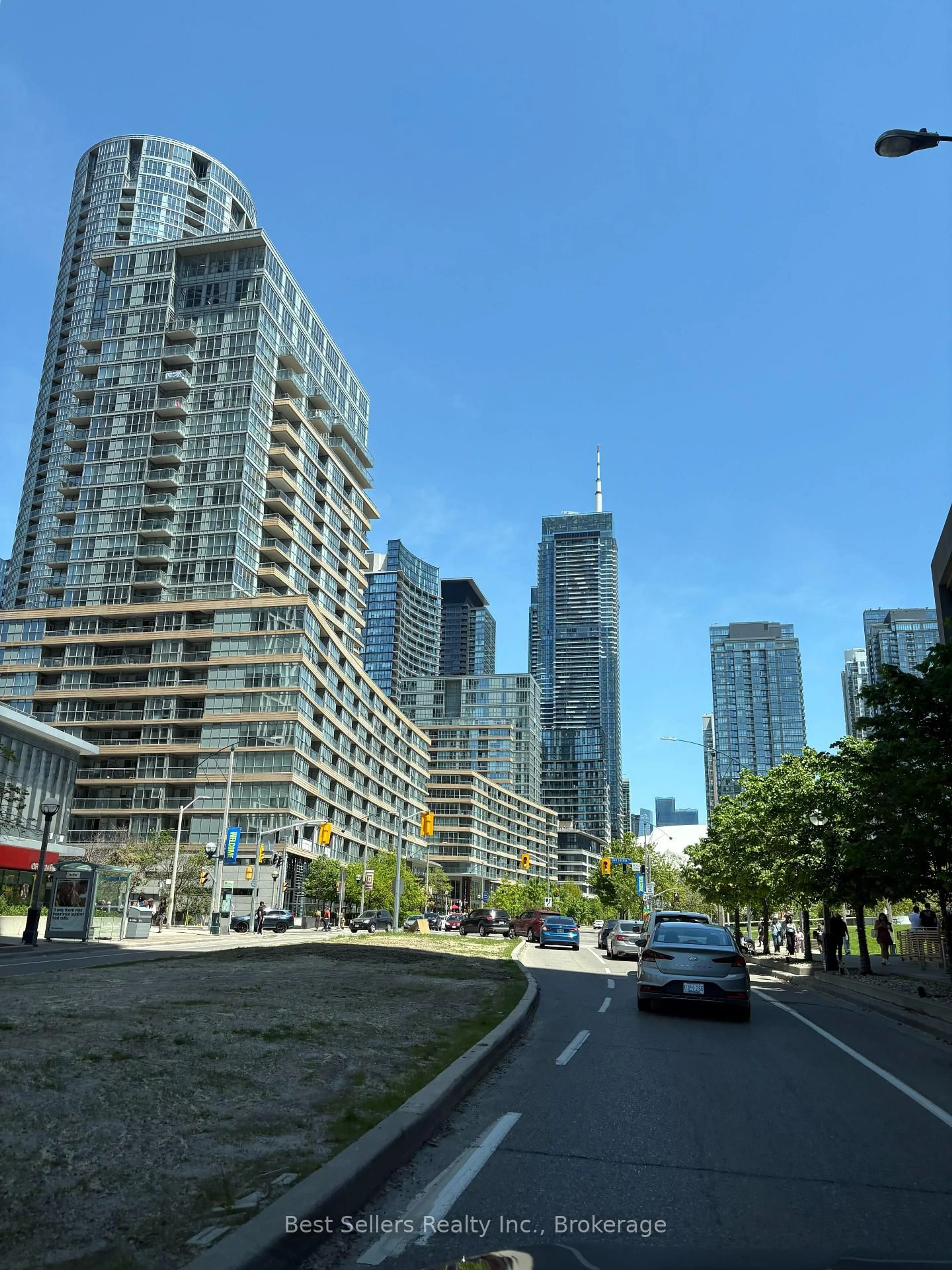 Unknown for 4000 Spadina Ave #1001, Toronto Ontario M5V 3Y9