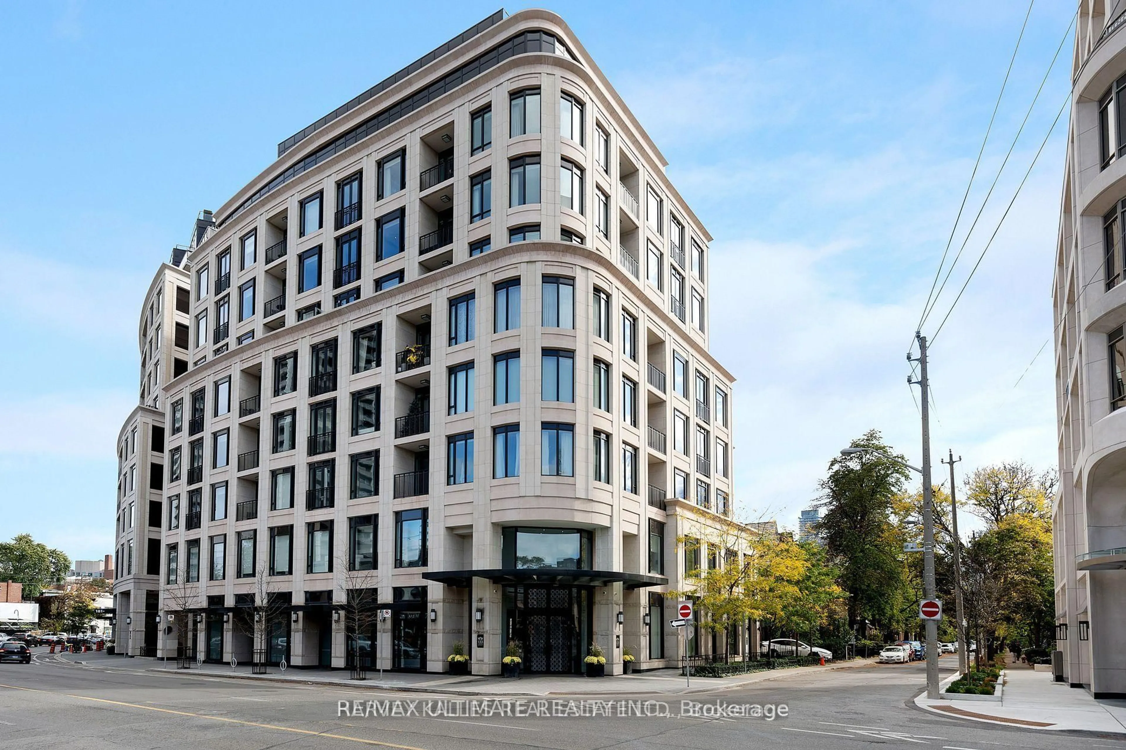 Patio, building for 133 Hazelton Ave #202, Toronto Ontario M5R 0A6