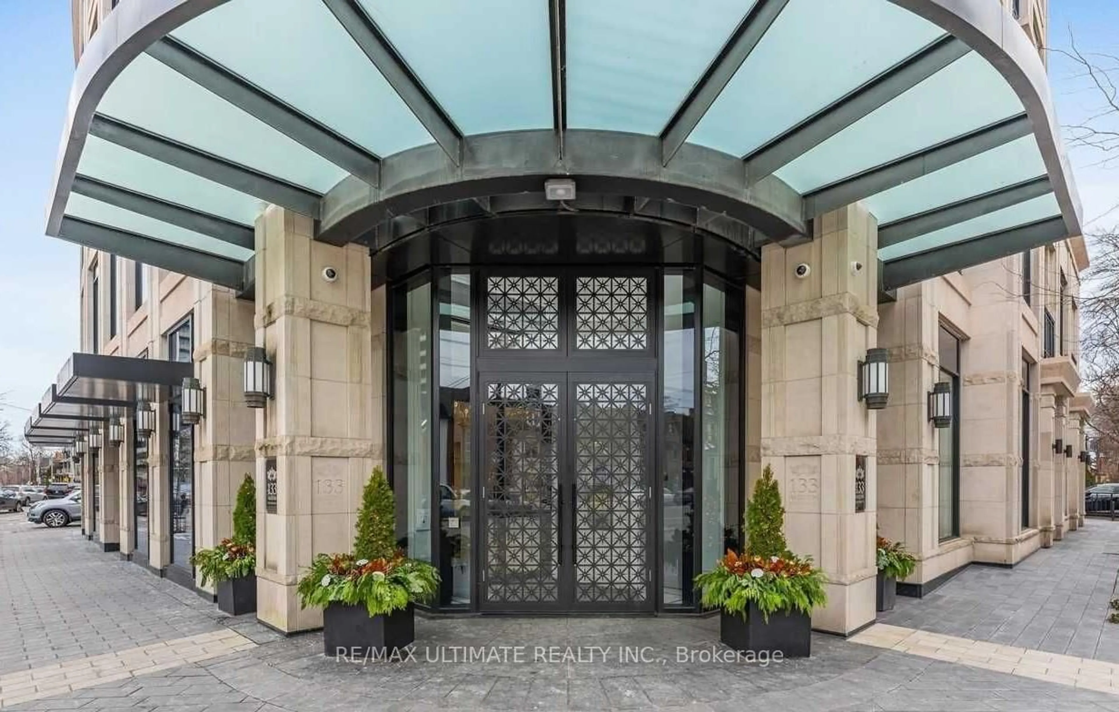 Indoor foyer for 133 Hazelton Ave #202, Toronto Ontario M5R 0A6