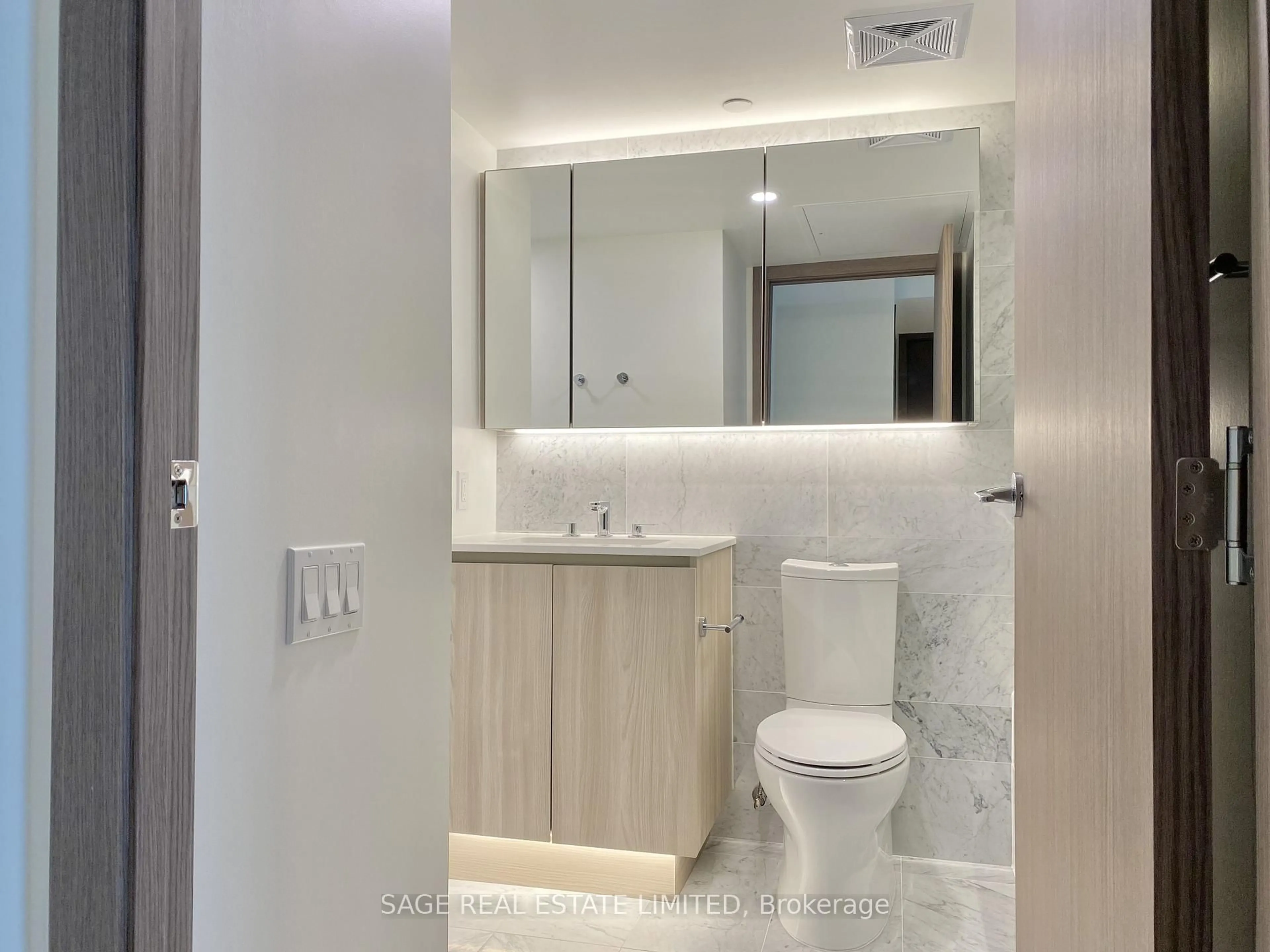 Standard bathroom, unknown for 17 Bathurst St #801, Toronto Ontario M5V 0N1