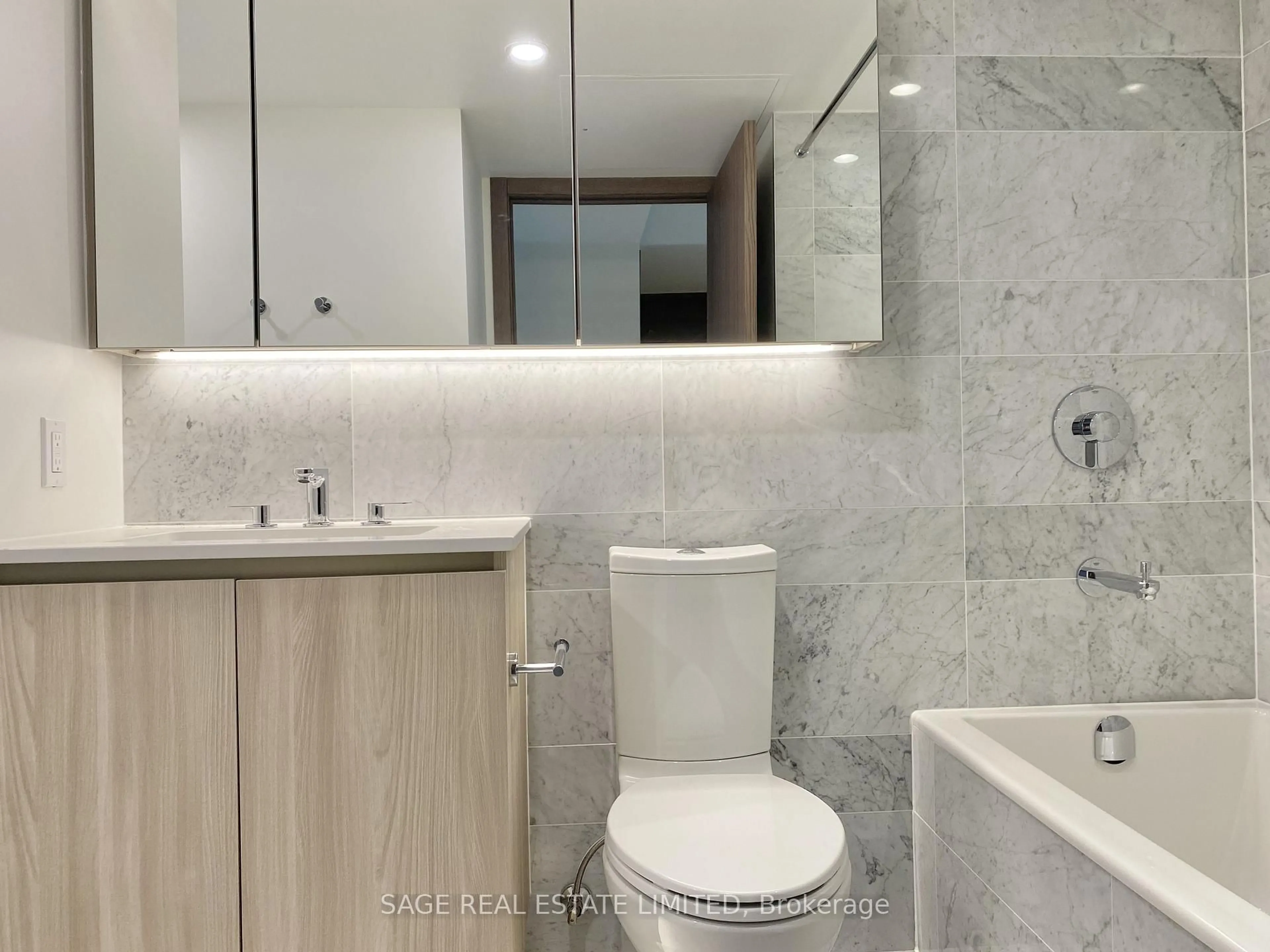 Standard bathroom, ceramic/tile floor for 17 Bathurst St #801, Toronto Ontario M5V 0N1
