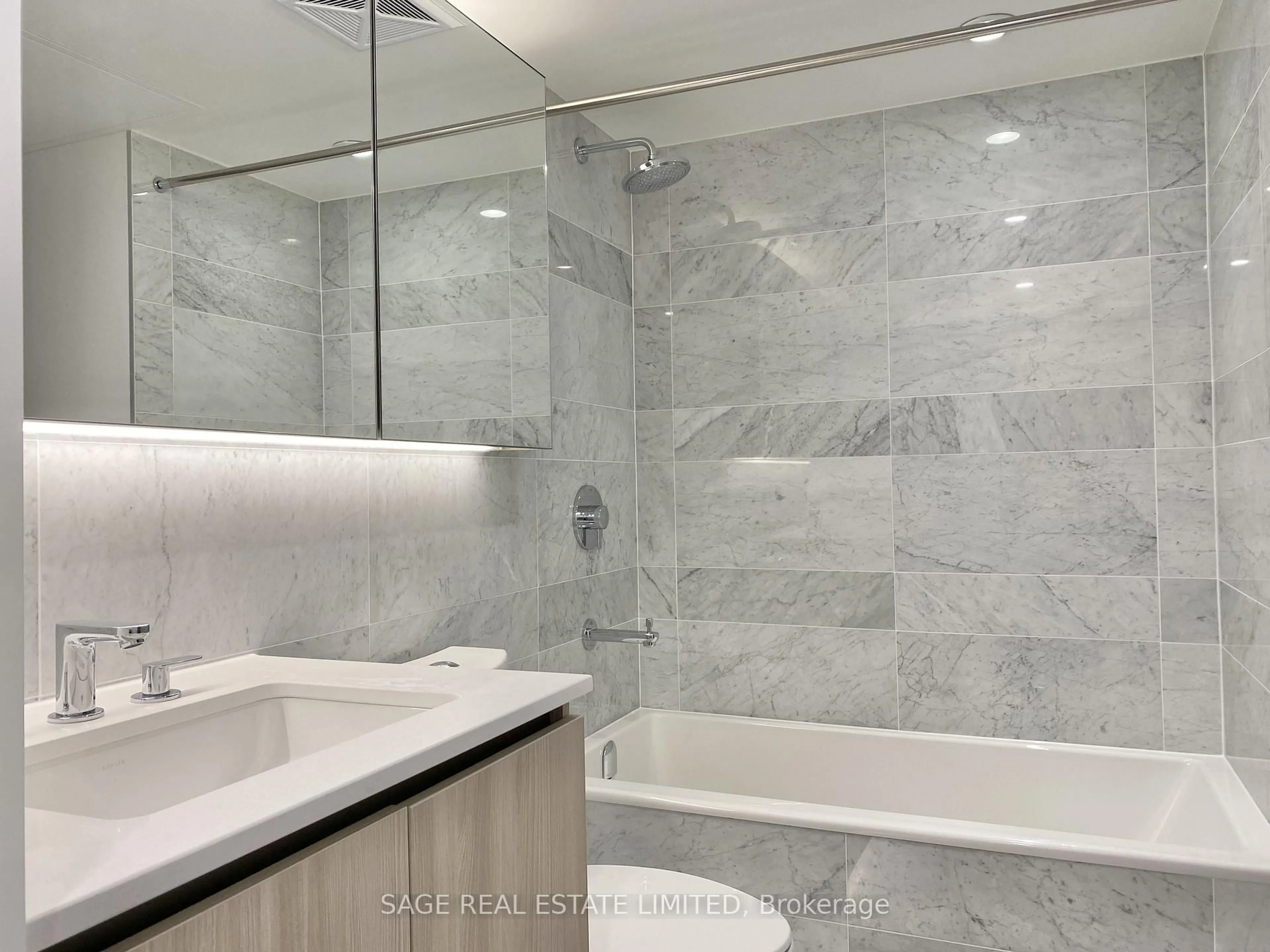 Contemporary bathroom, ceramic/tile floor for 17 Bathurst St #801, Toronto Ontario M5V 0N1